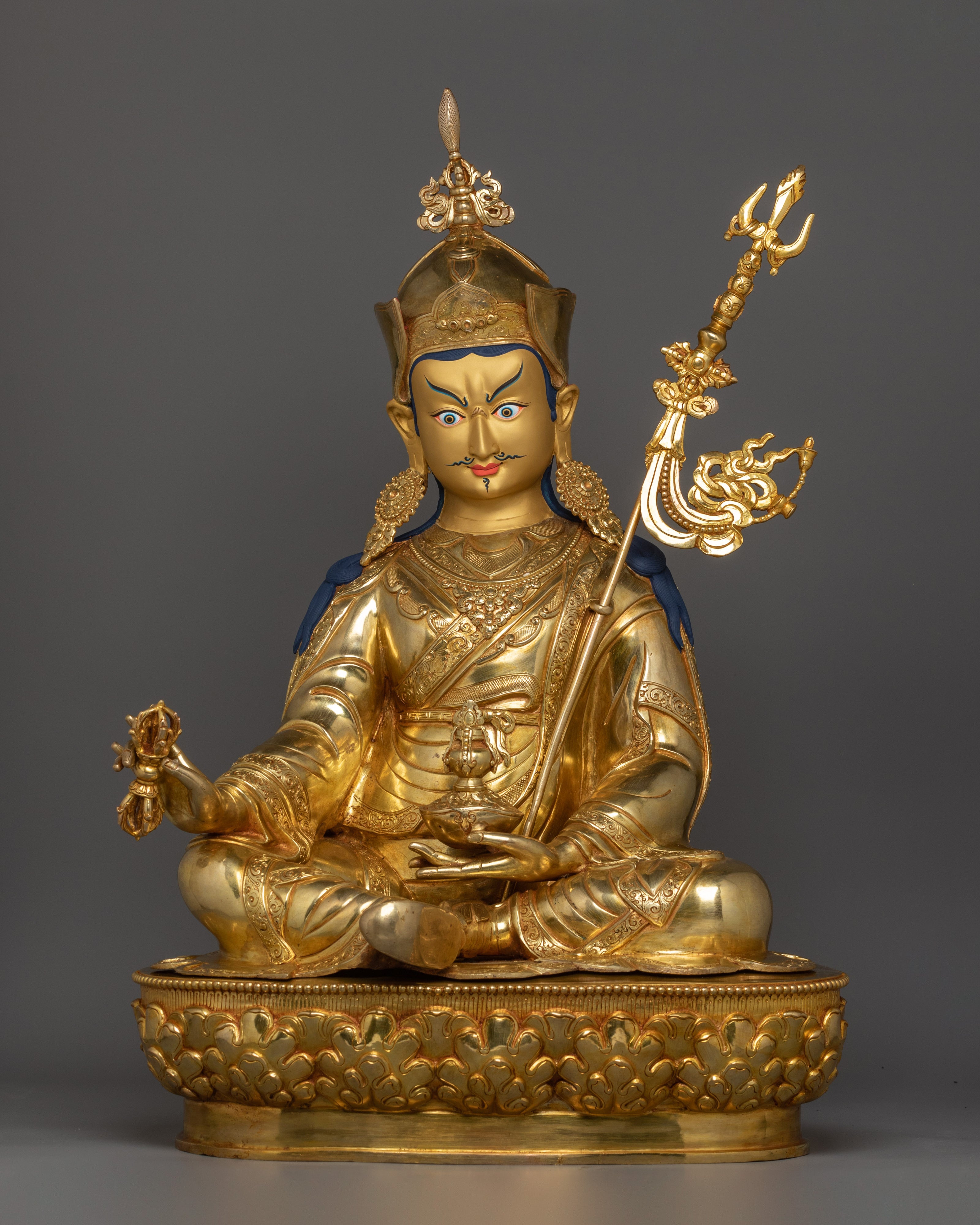 traditional-figurine-of-guru-rinpoche