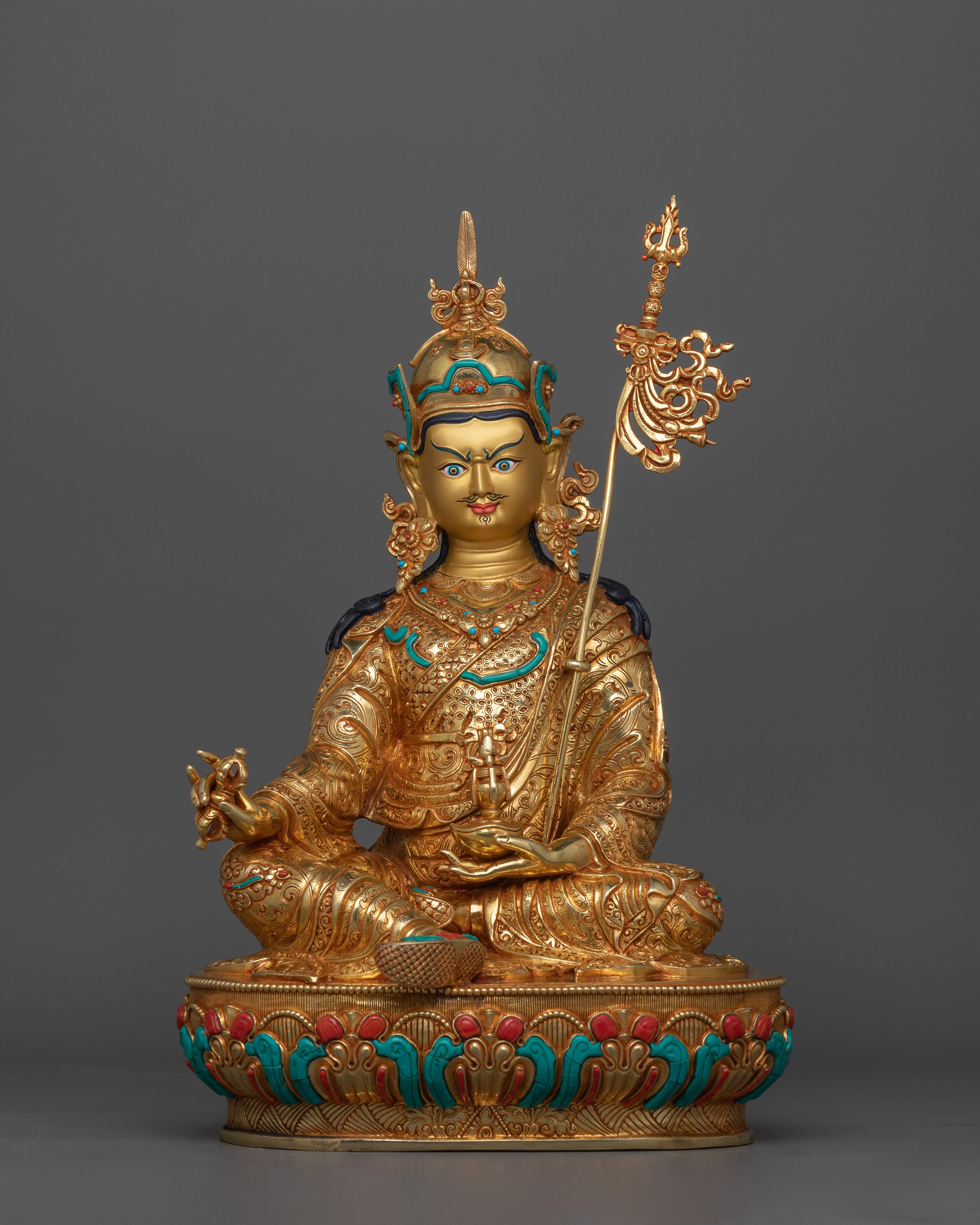 golden-guru-rinpoche-statue