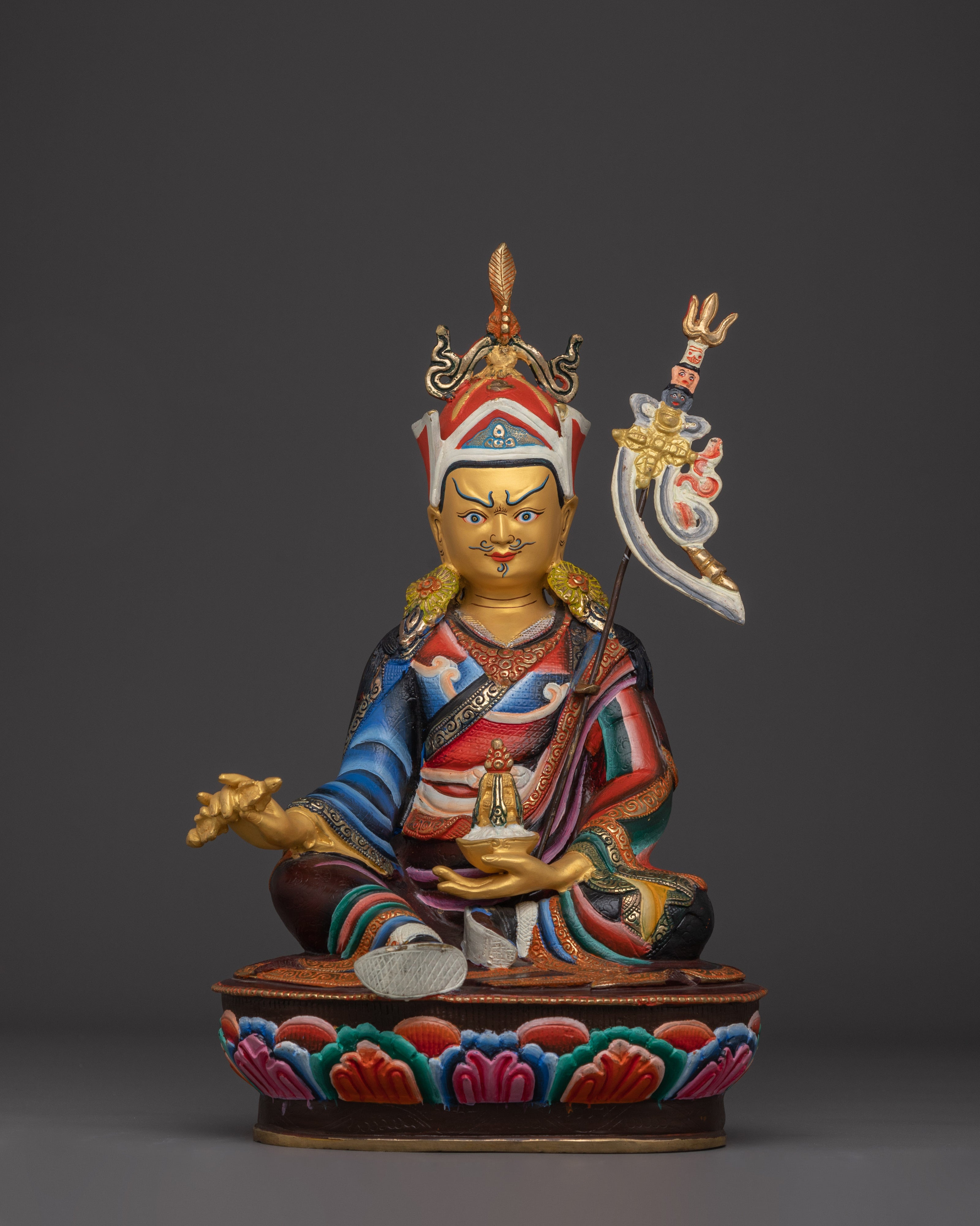divine-guru-rinpoche-statue