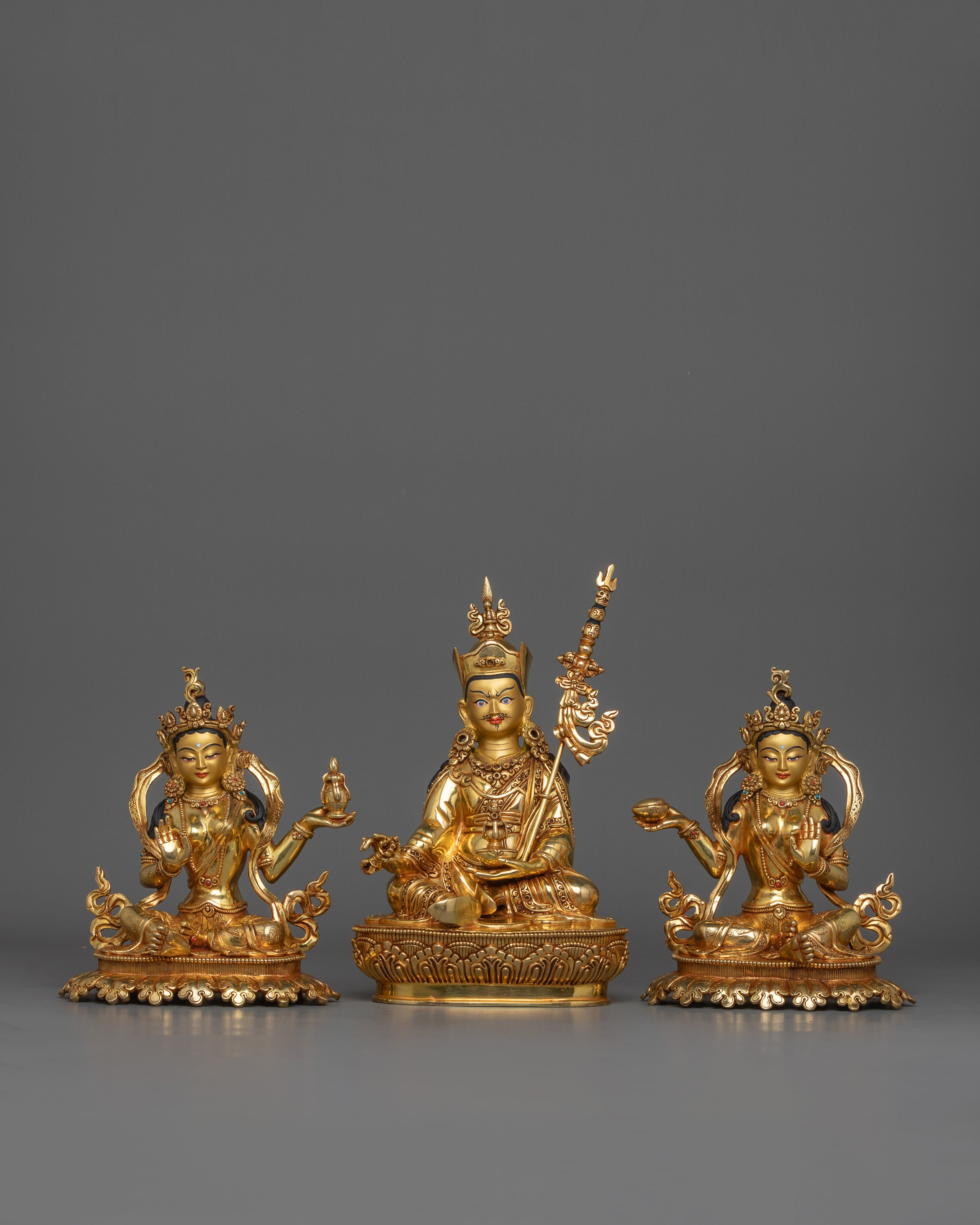 handcrafted-figurine-of-guru-rinpoche-with-consort