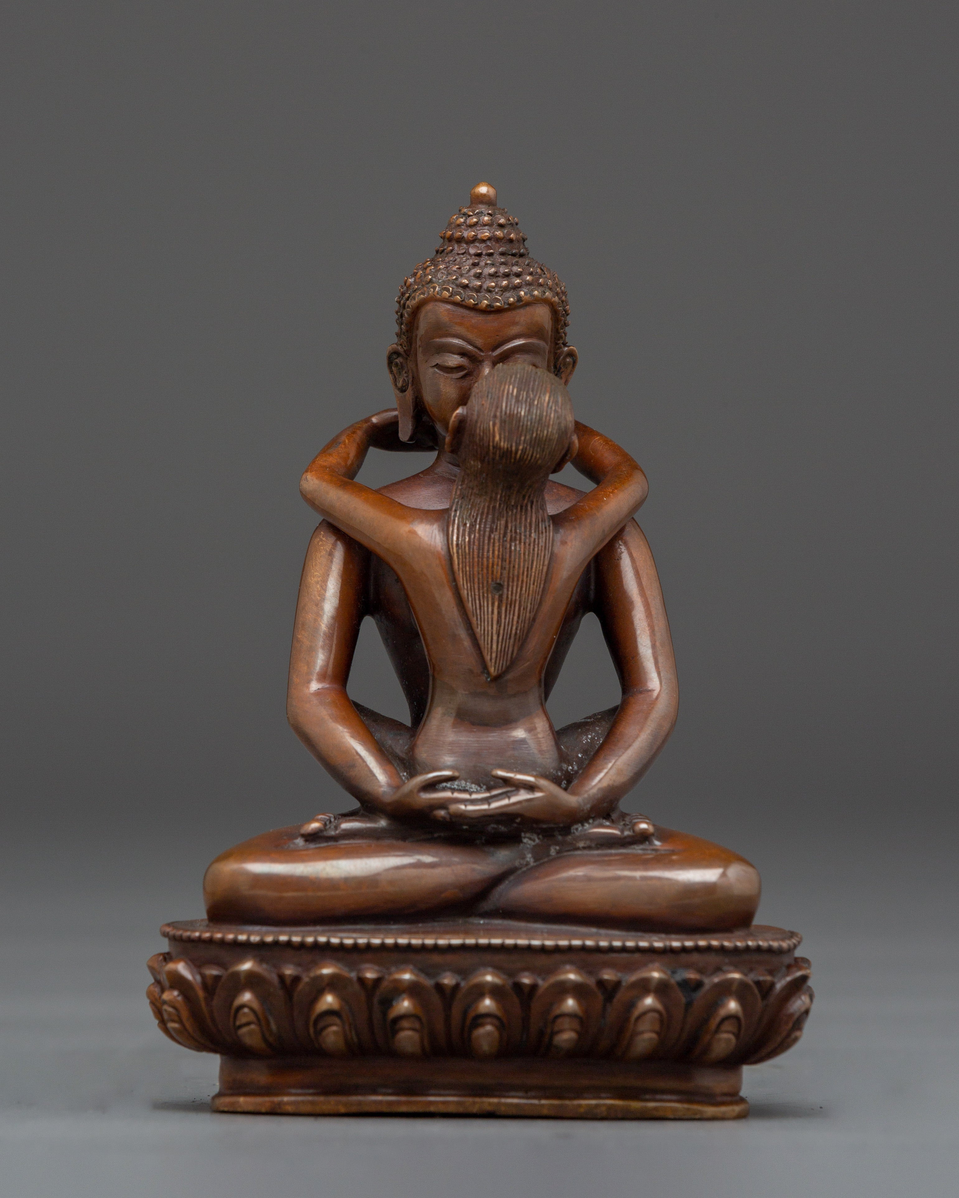 samantha-bhadra-with-consort-statue
