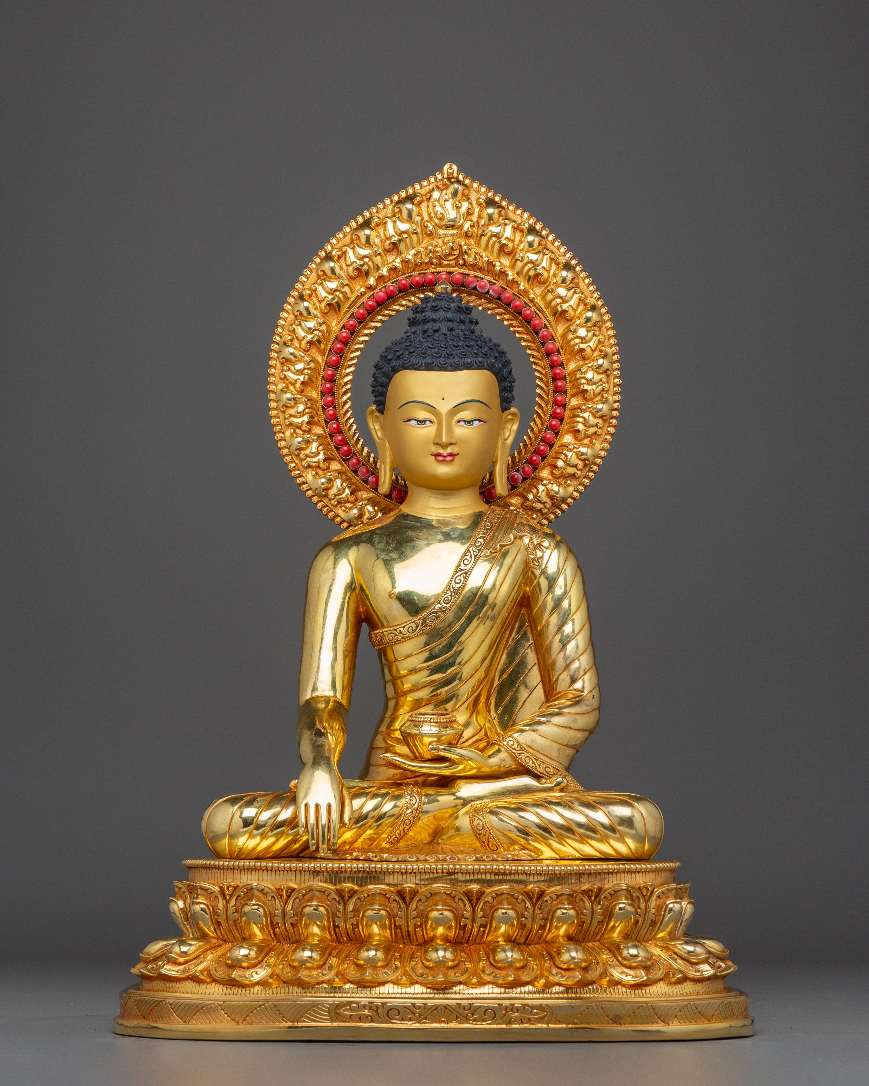 Shakyamuni Buddha Statue with a Radiant Halo