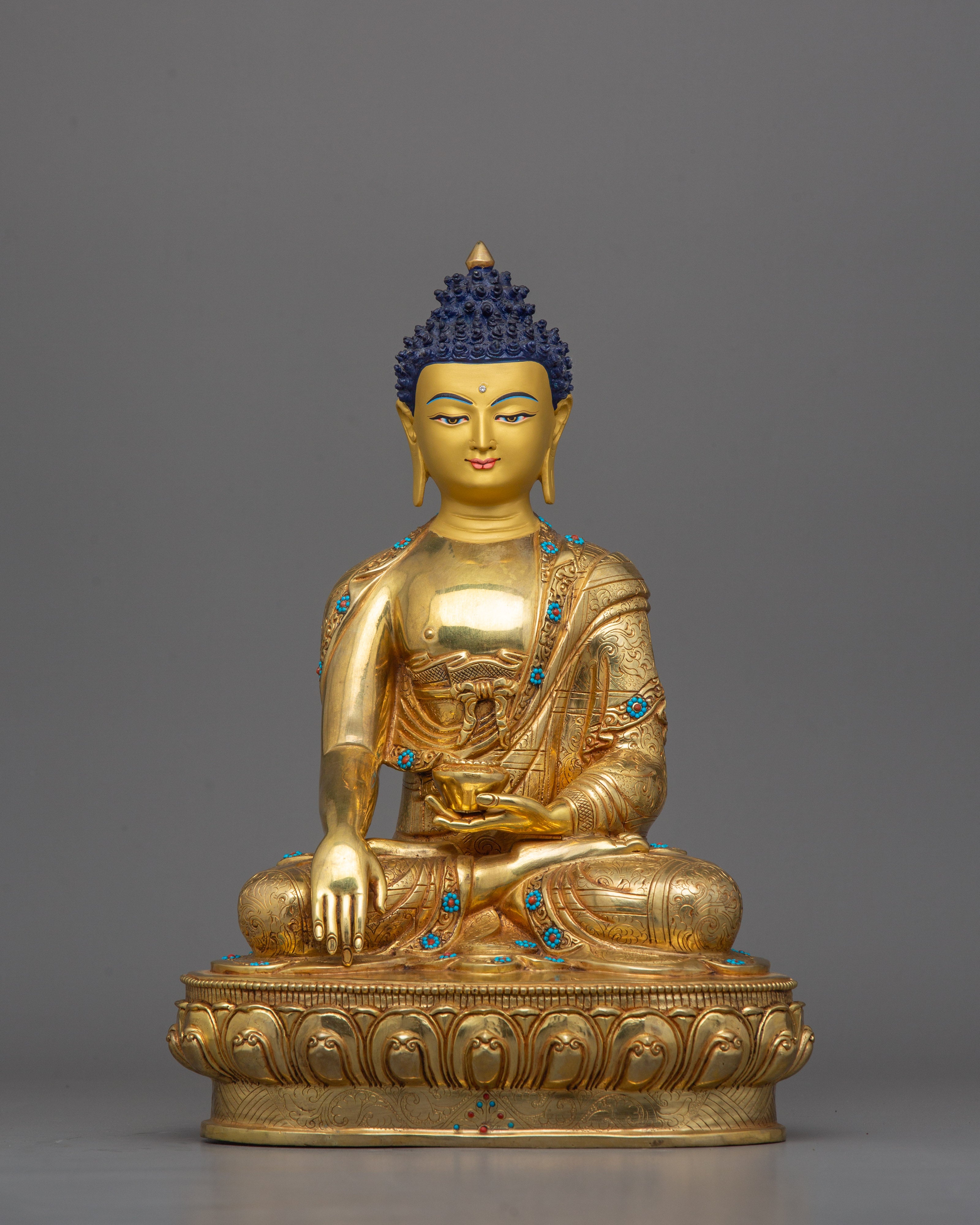 sculpture-of-first-historical-buddha-shakyamuni
