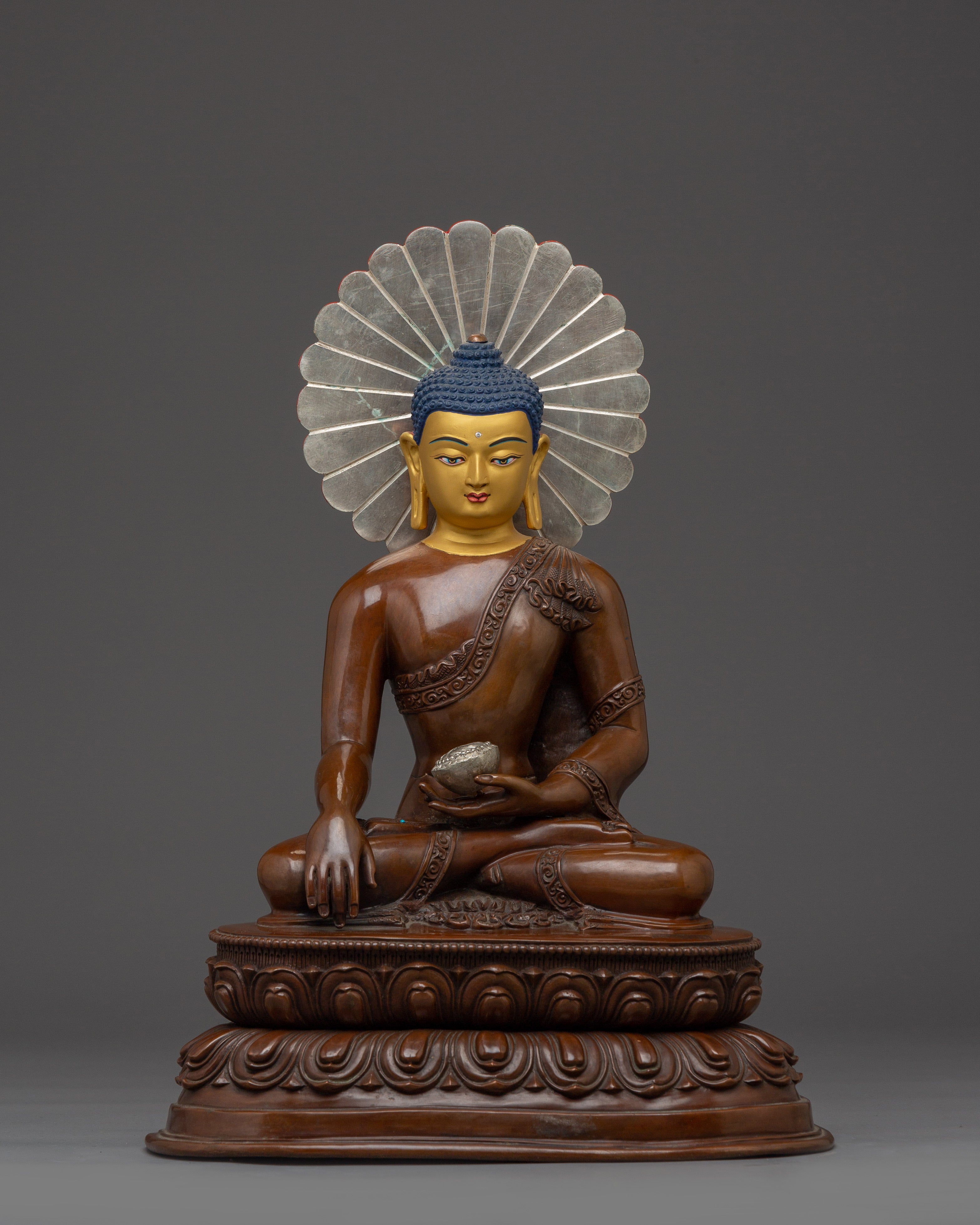 shakyamuni-buddha-enlightened-teacher-statue