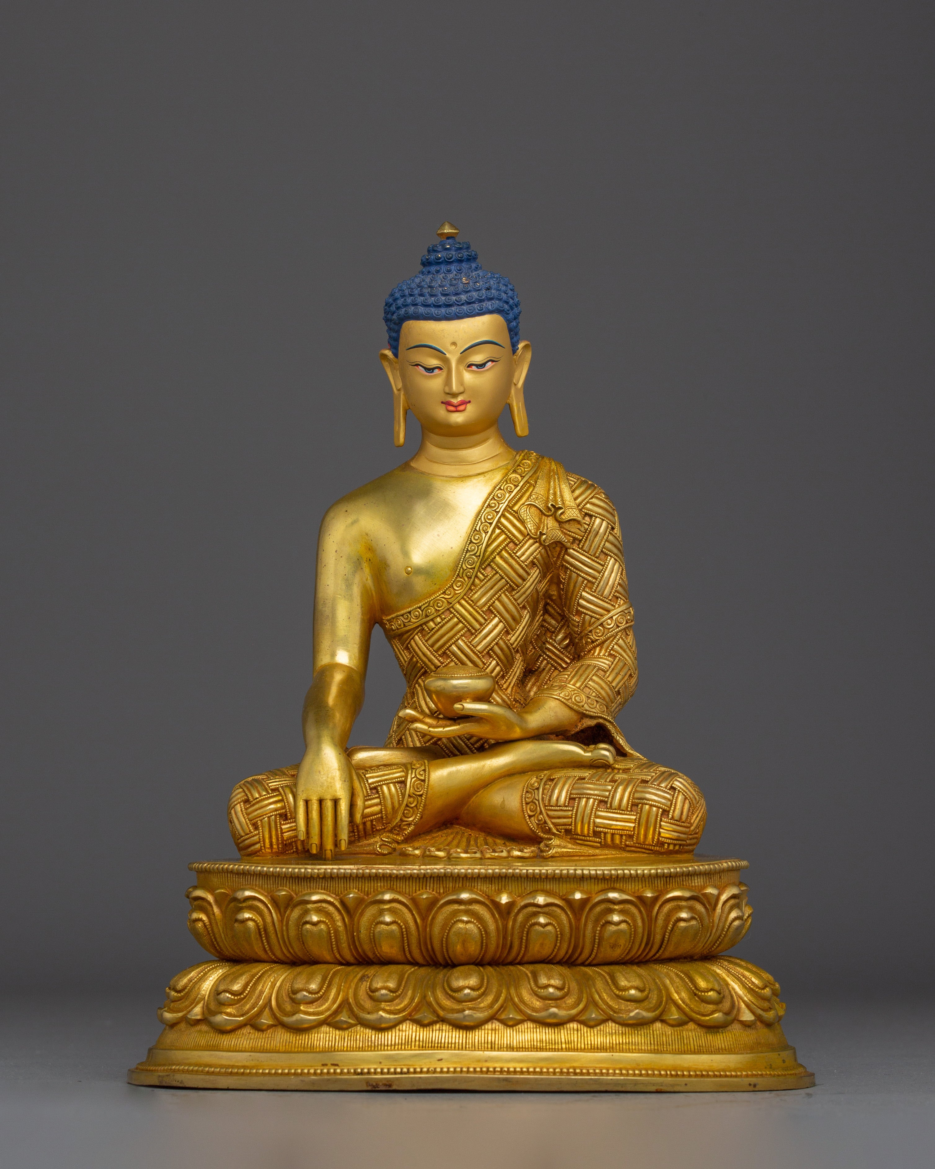 traditional-gautama-buddha-sculpture