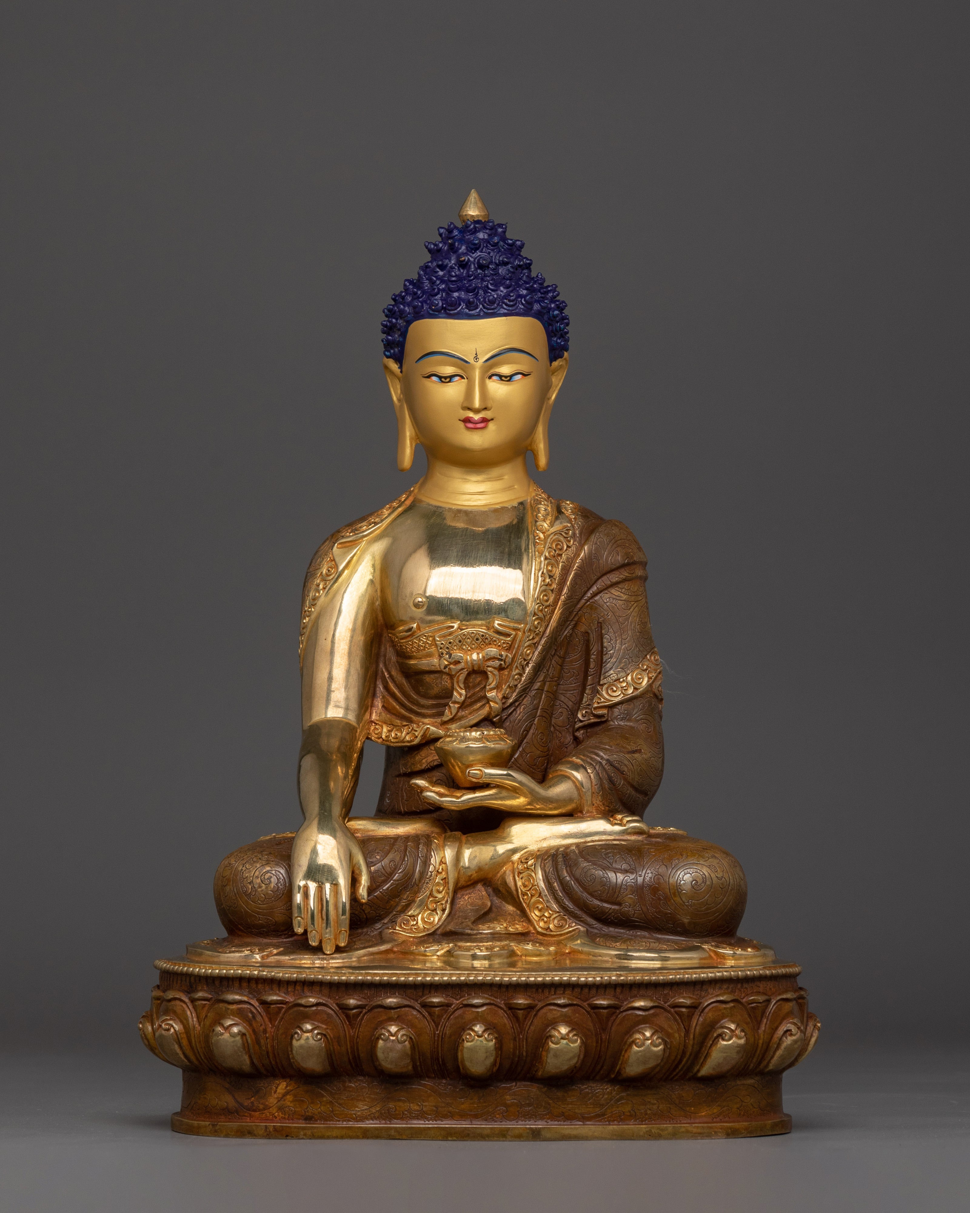 peaceful-shakyamuni-statue