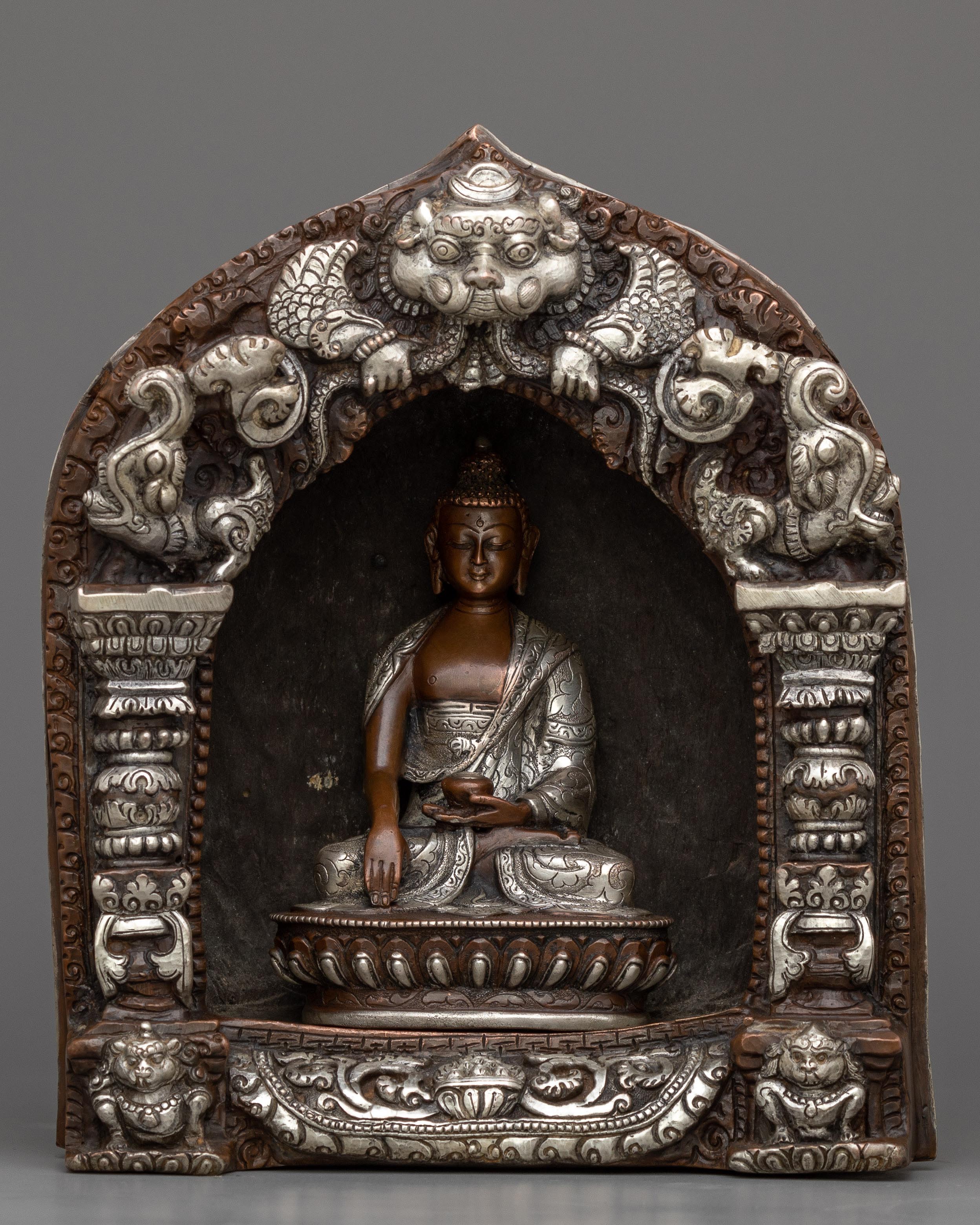 shakyamuni-buddha-inside-cave