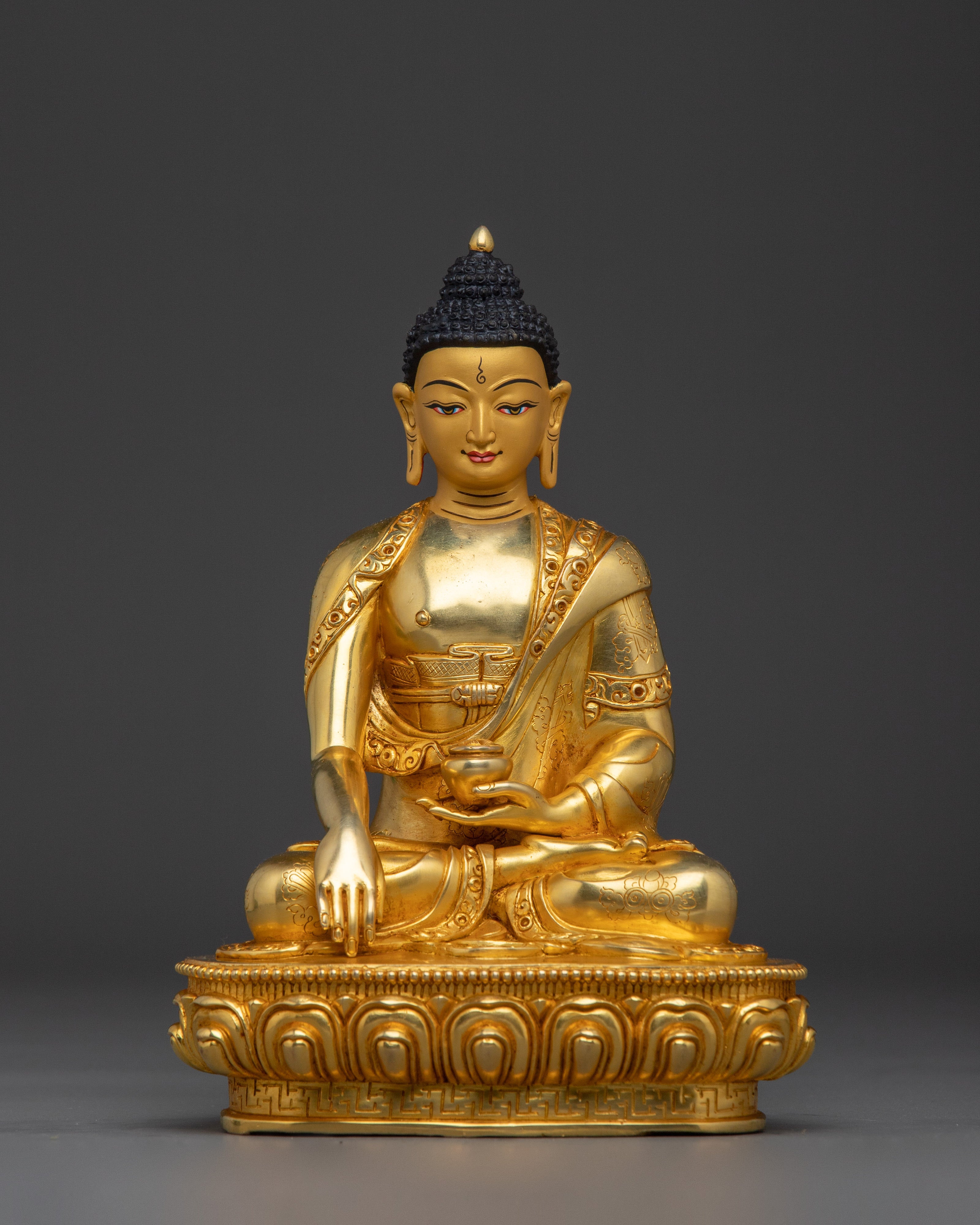 enlightened-shakyamuni-buddha-golden-statue