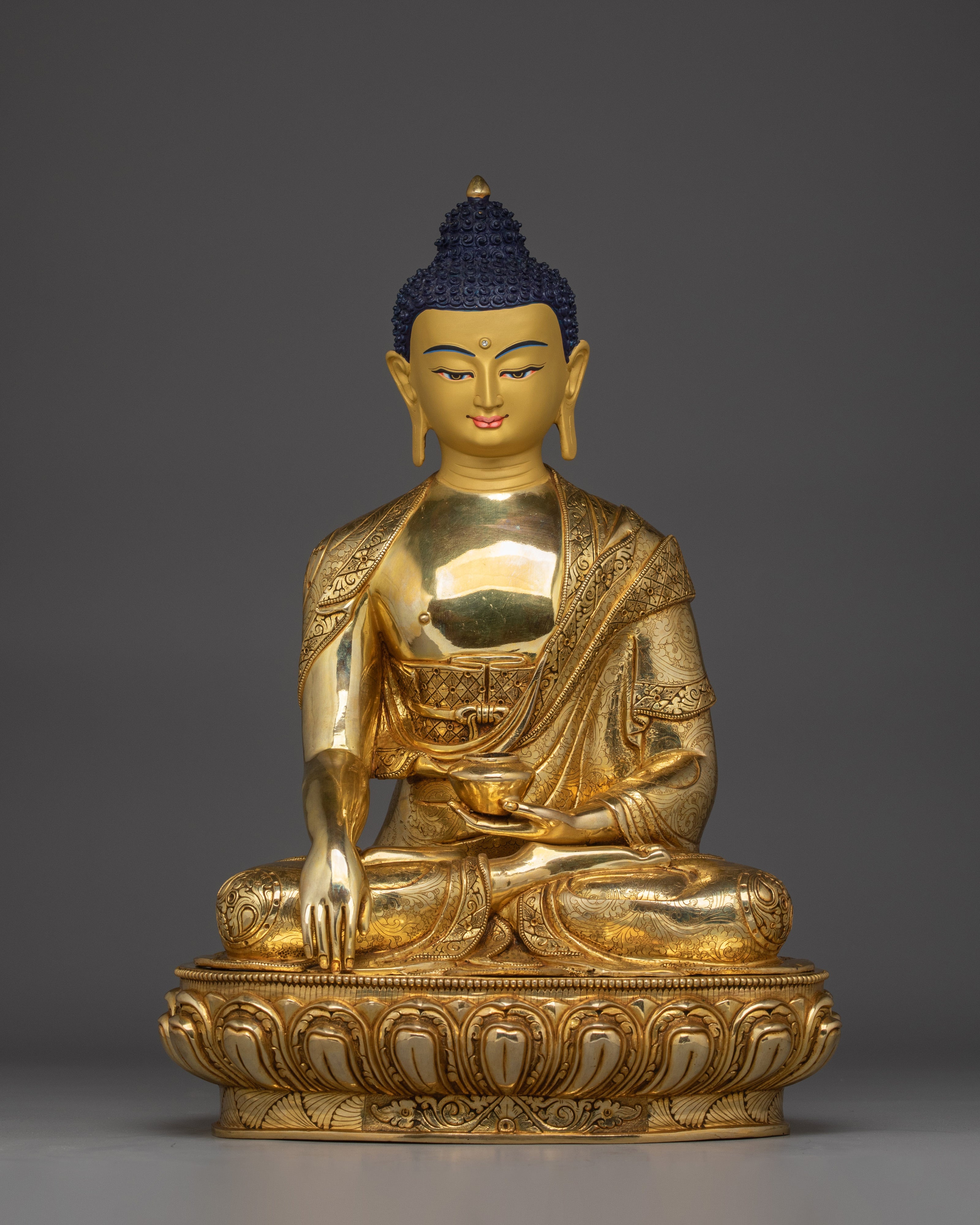 shakyamuni-buddha-peaceful-spiritual-statue