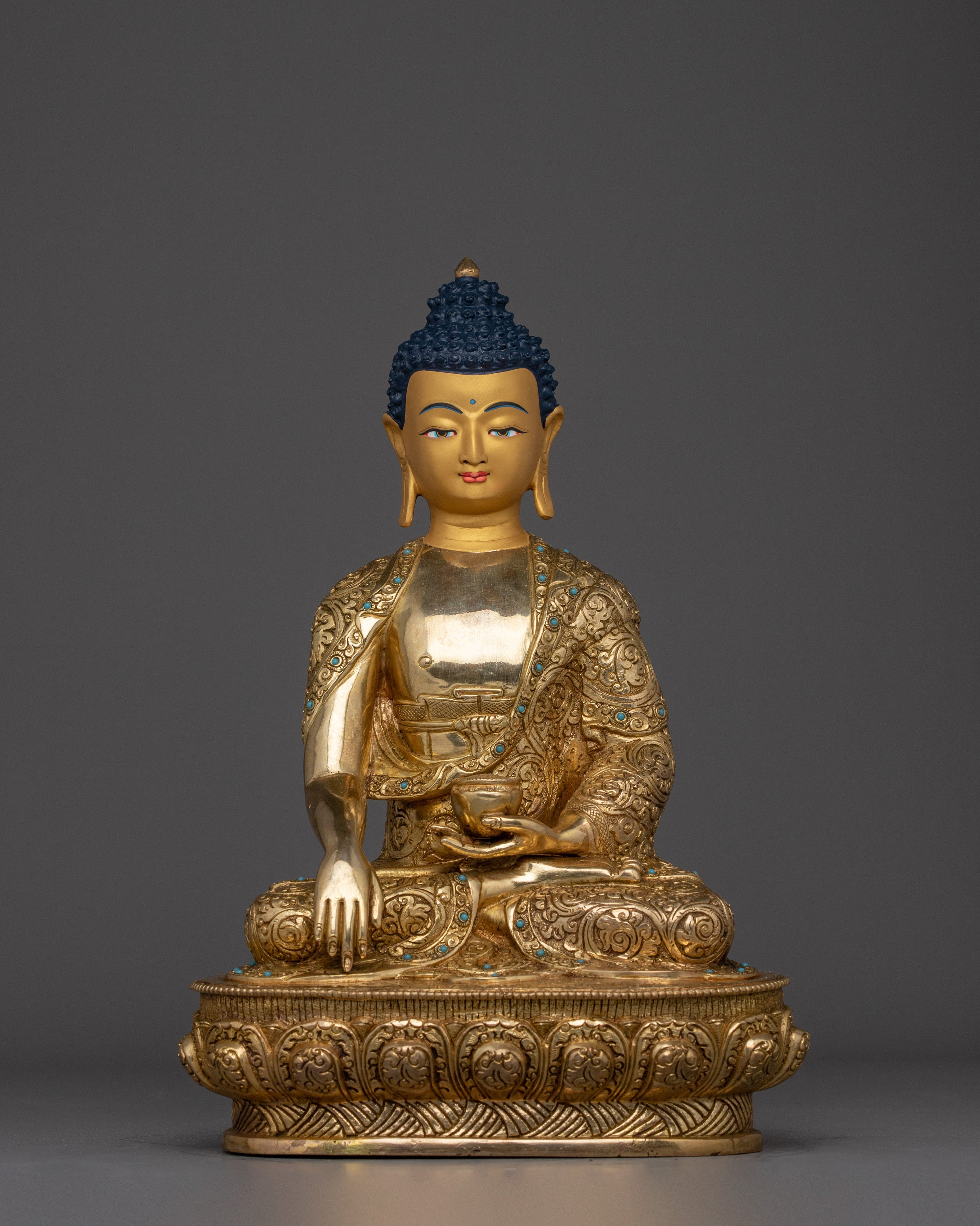 golden-statue-of-gautama-buddha