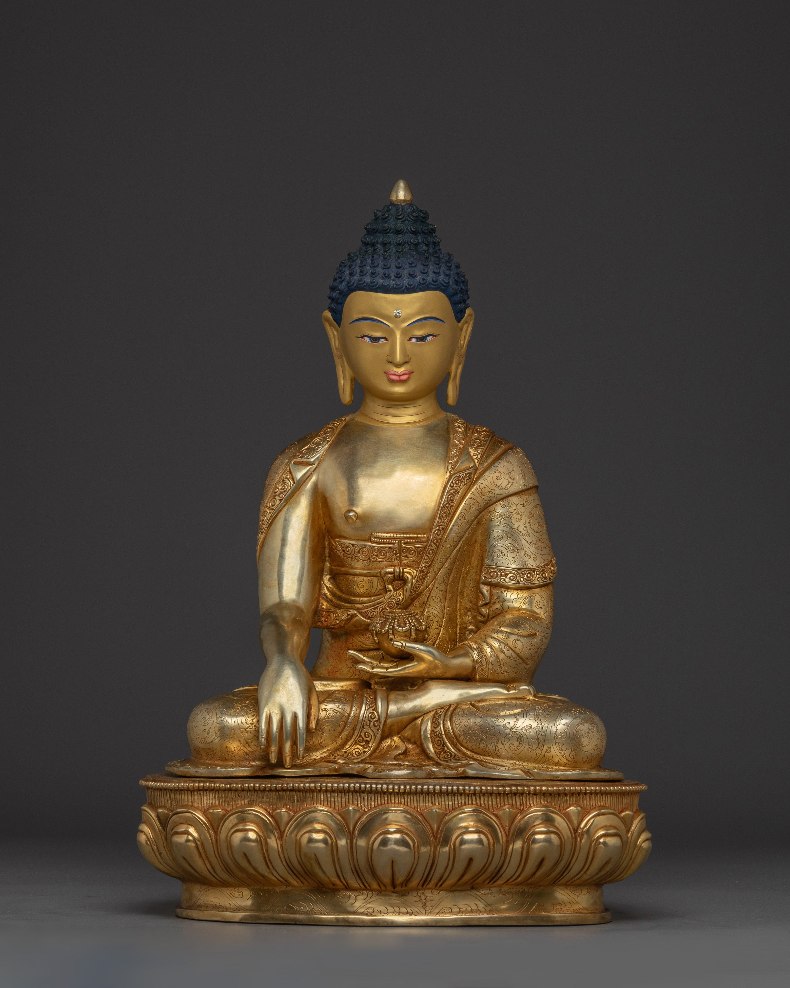 shakyamuni-buddha-peaceful-statue