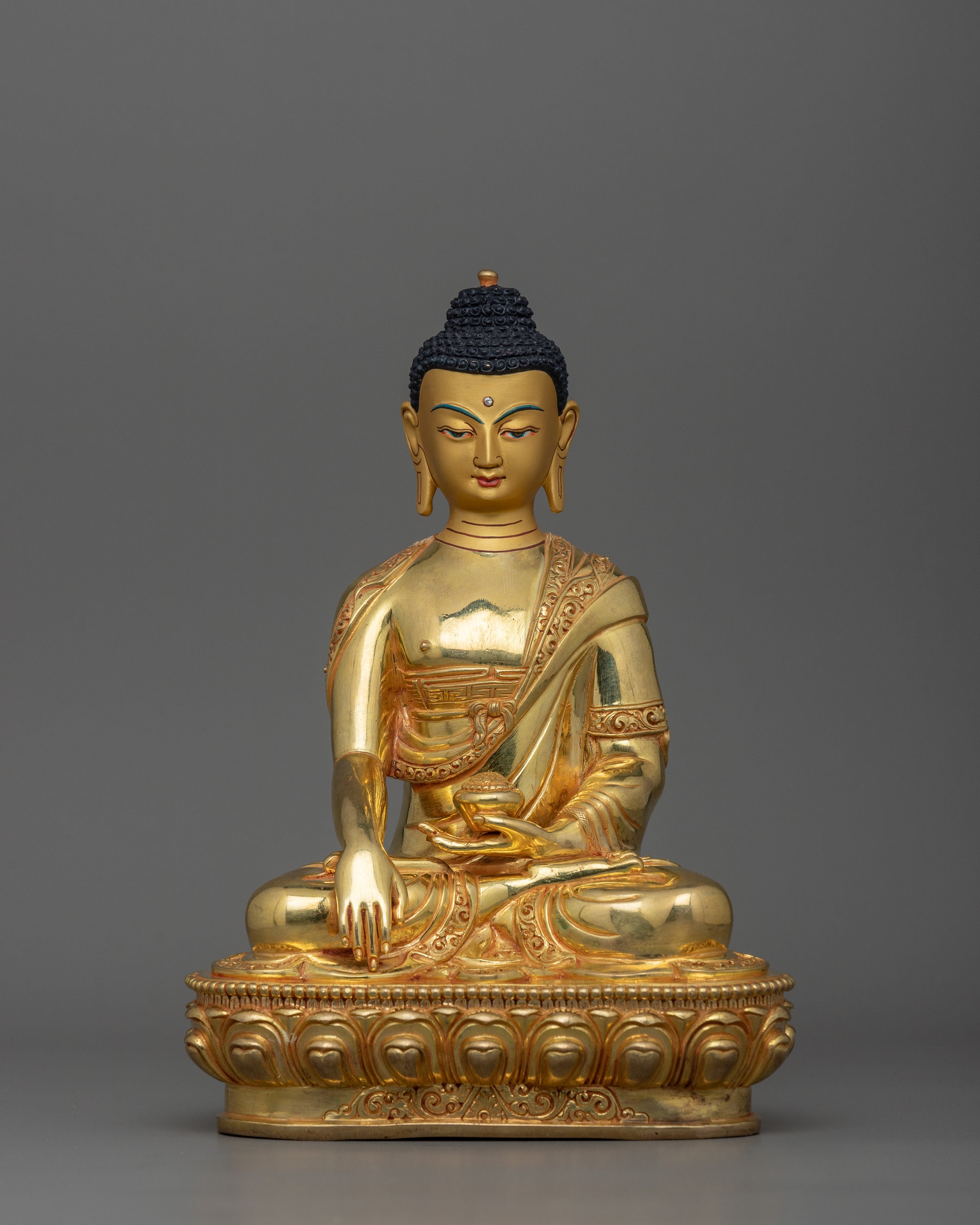 shakyamuni-buddha-traditional-statue