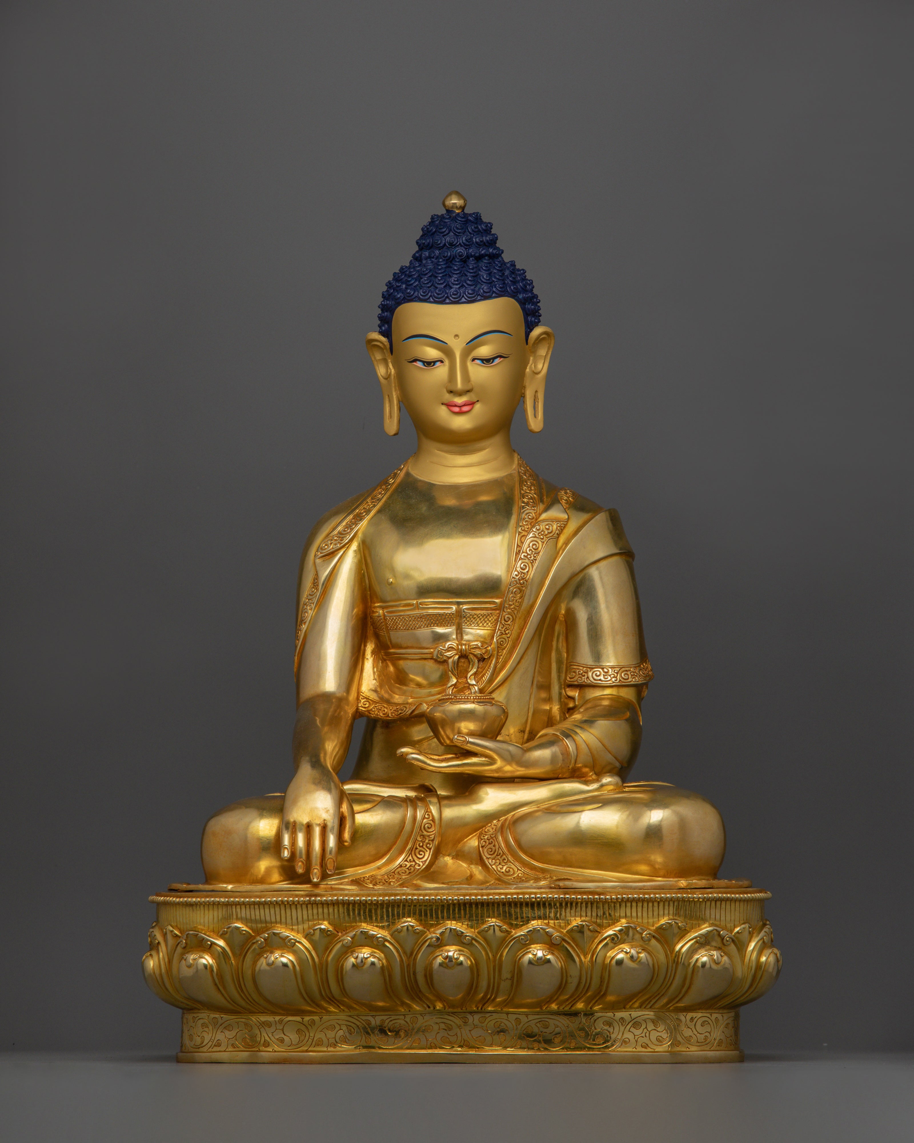Majestic Shakyamuni Buddha Statue