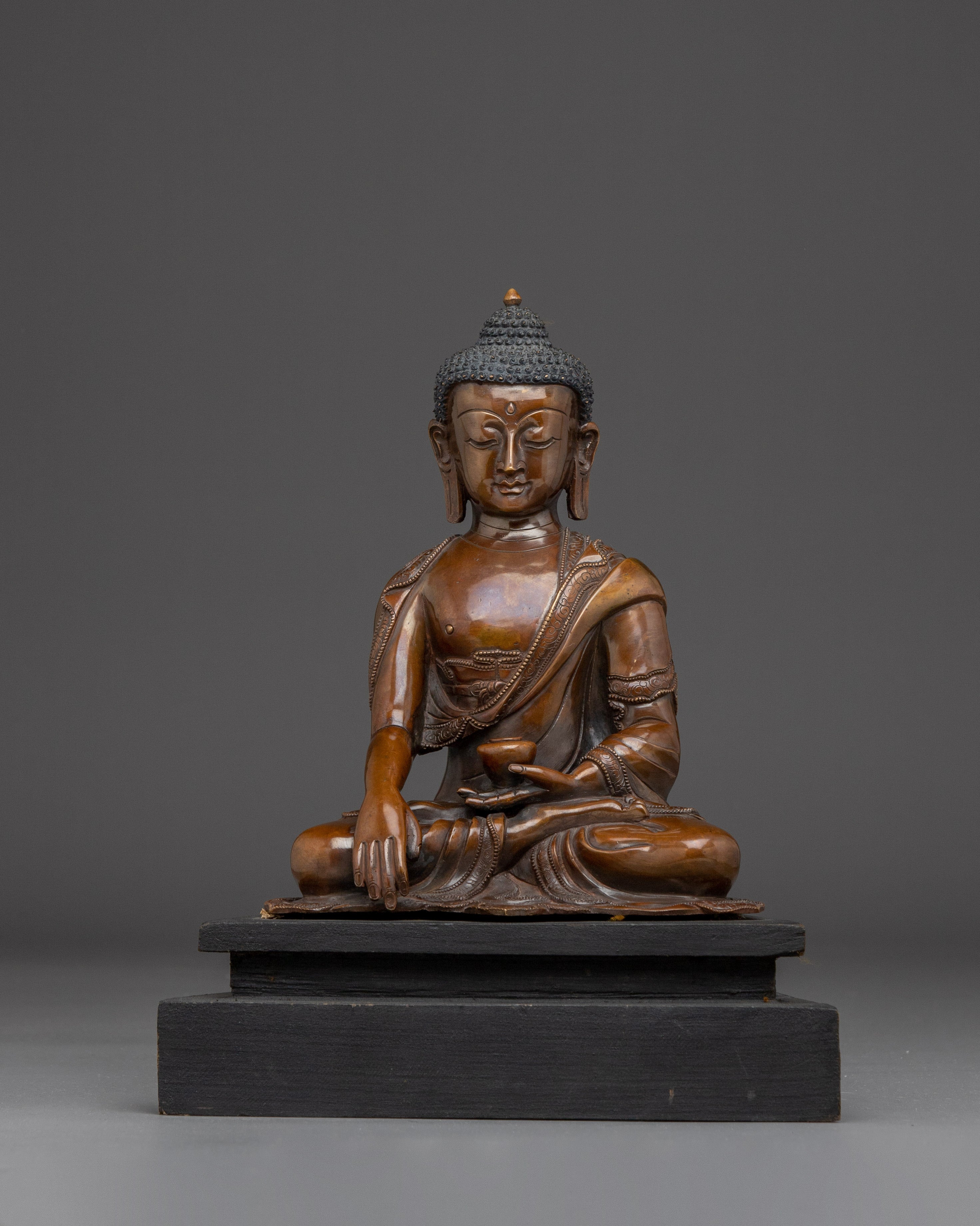Shakyamuni Buddha Statue: Oxidized Copper Artwork
