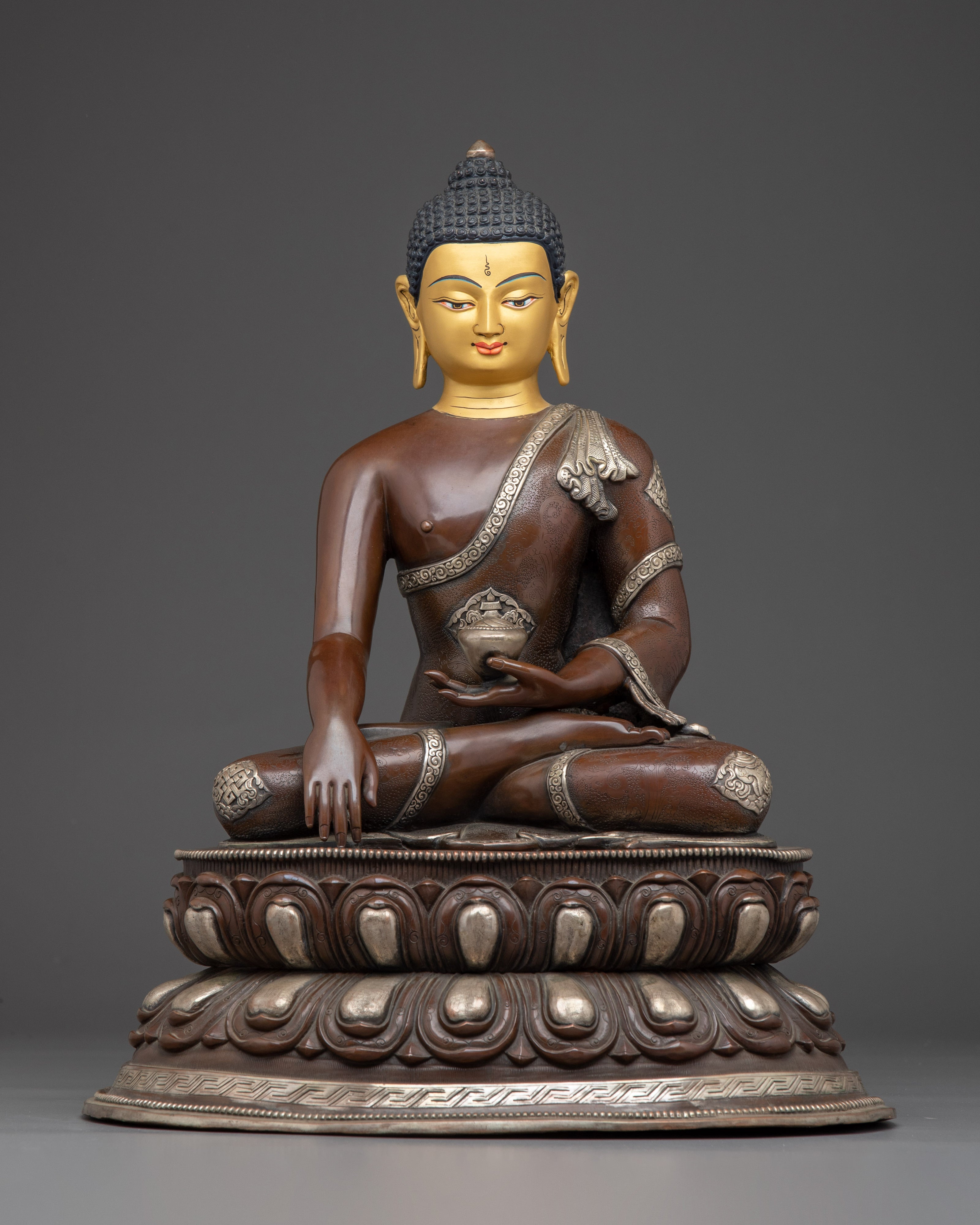 Shakyamuni Buddha Statue in Silver-Plated Oxidized Copper