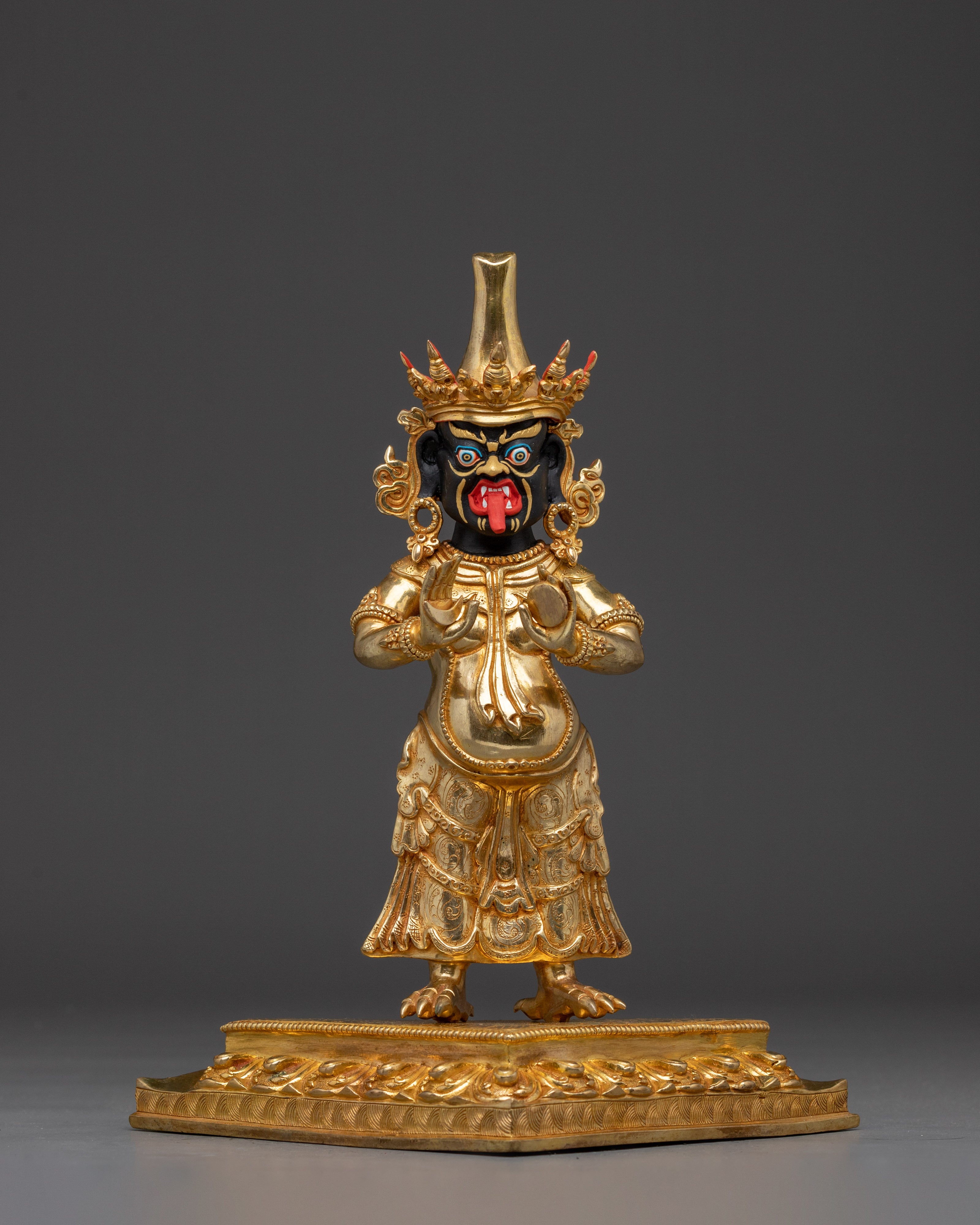 divine-guardian-zhajilamu-statue