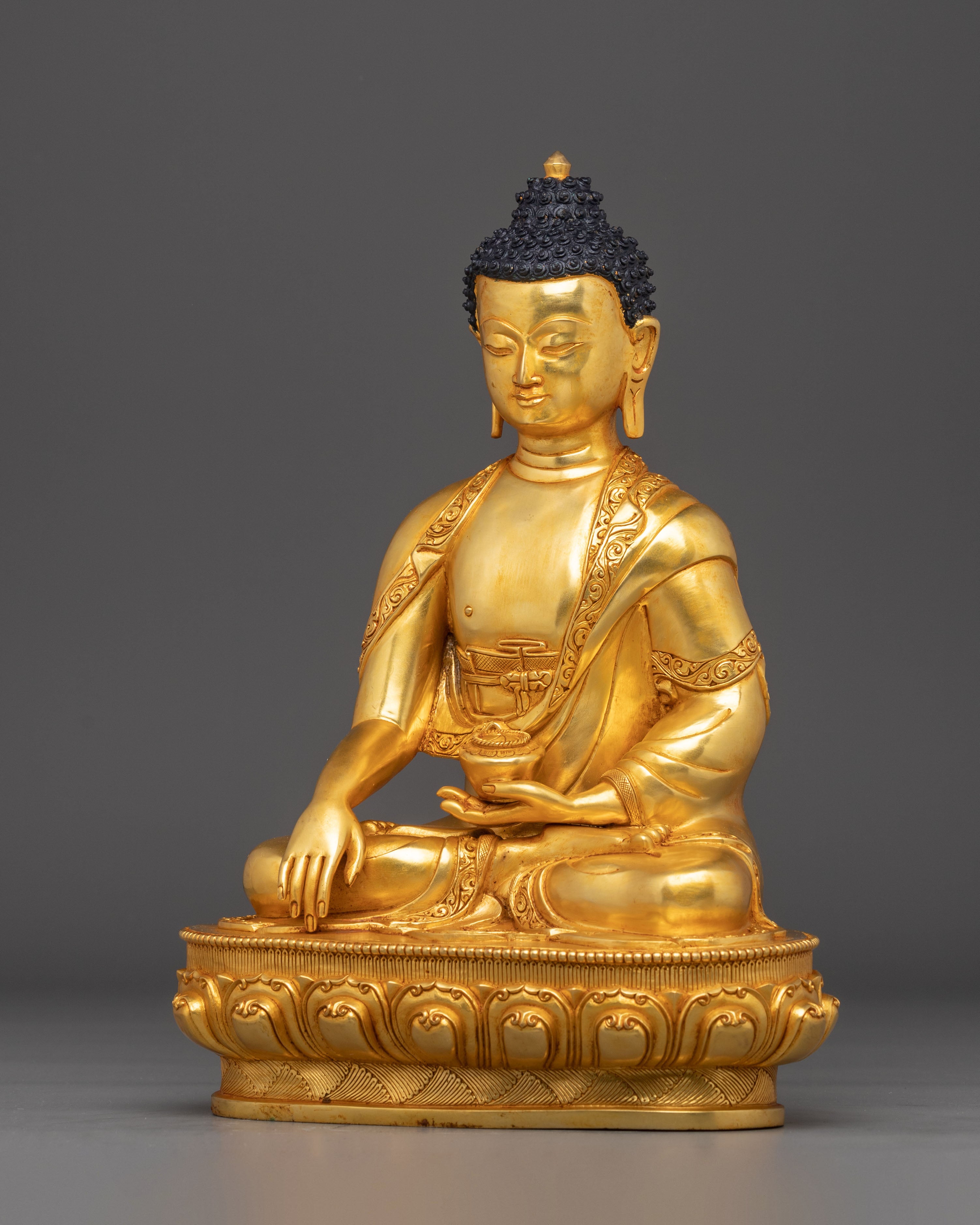 Radiant Statue of Buddha Shakyamuni | Embodiment of Enlightenment
