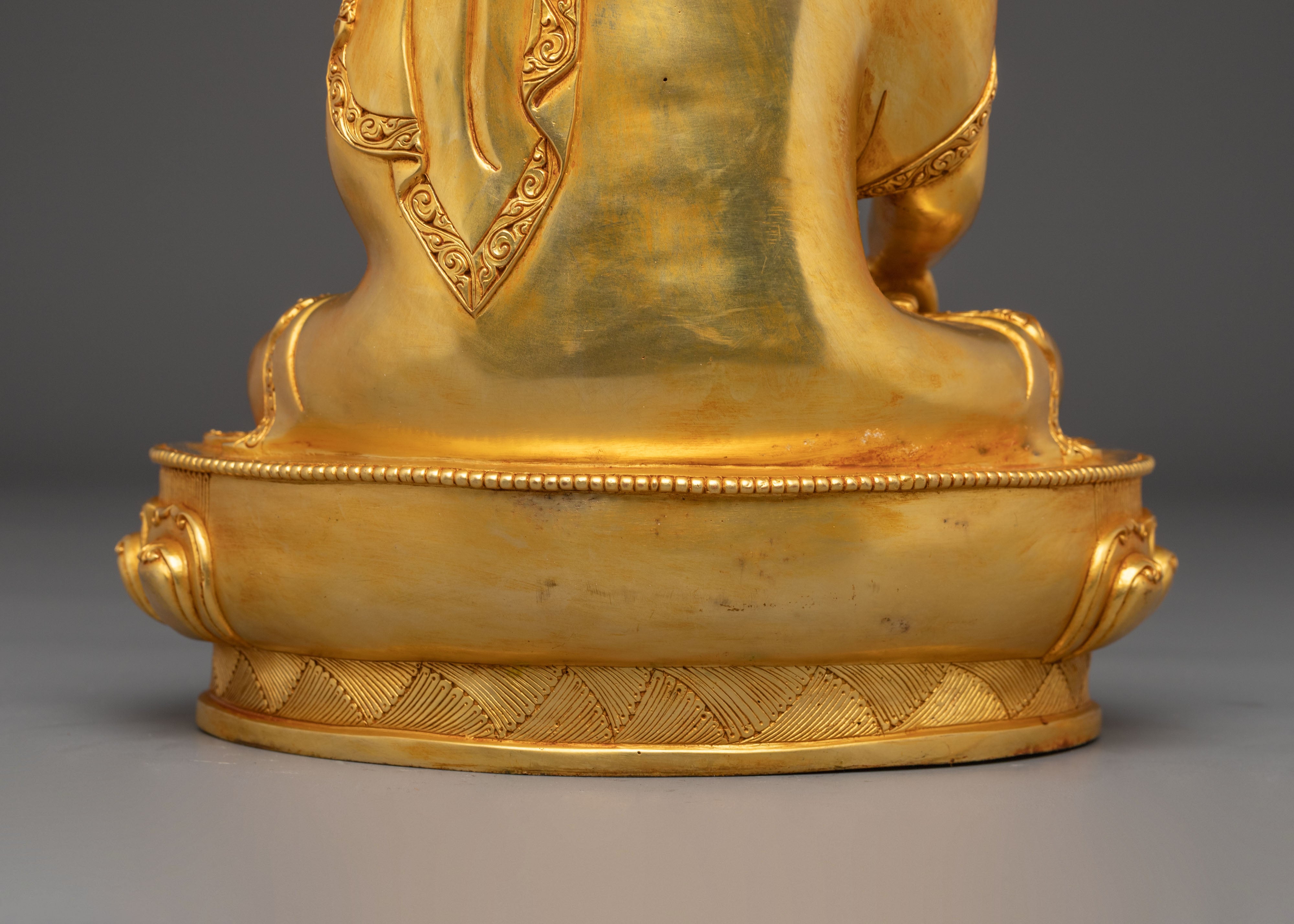 Radiant Statue of Buddha Shakyamuni | Embodiment of Enlightenment