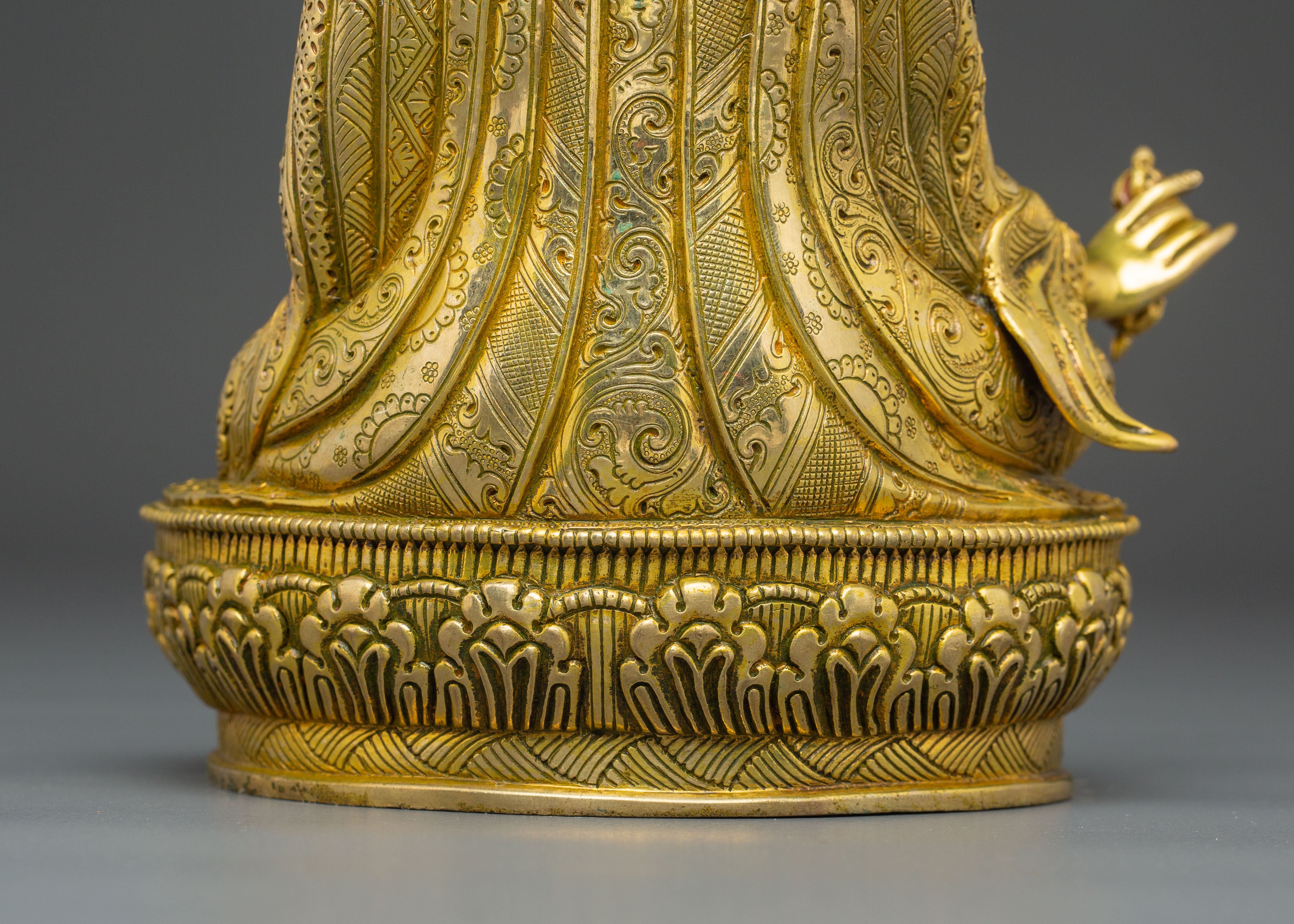 Himalayan Vajrayana Buddhist Master Guru Rinpoche Statue