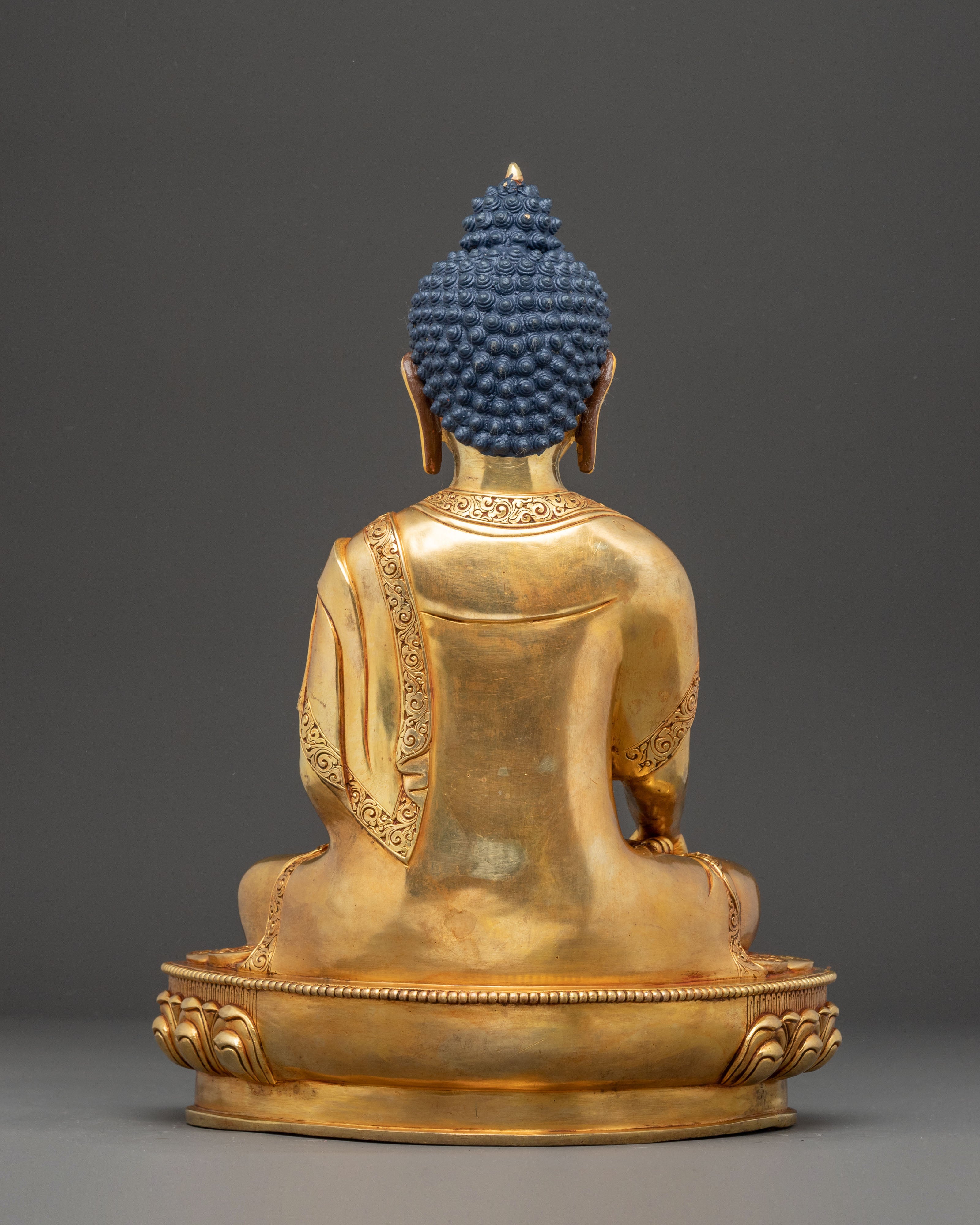 Handmade Radiant Sculpture of Buddha Shakyamuni