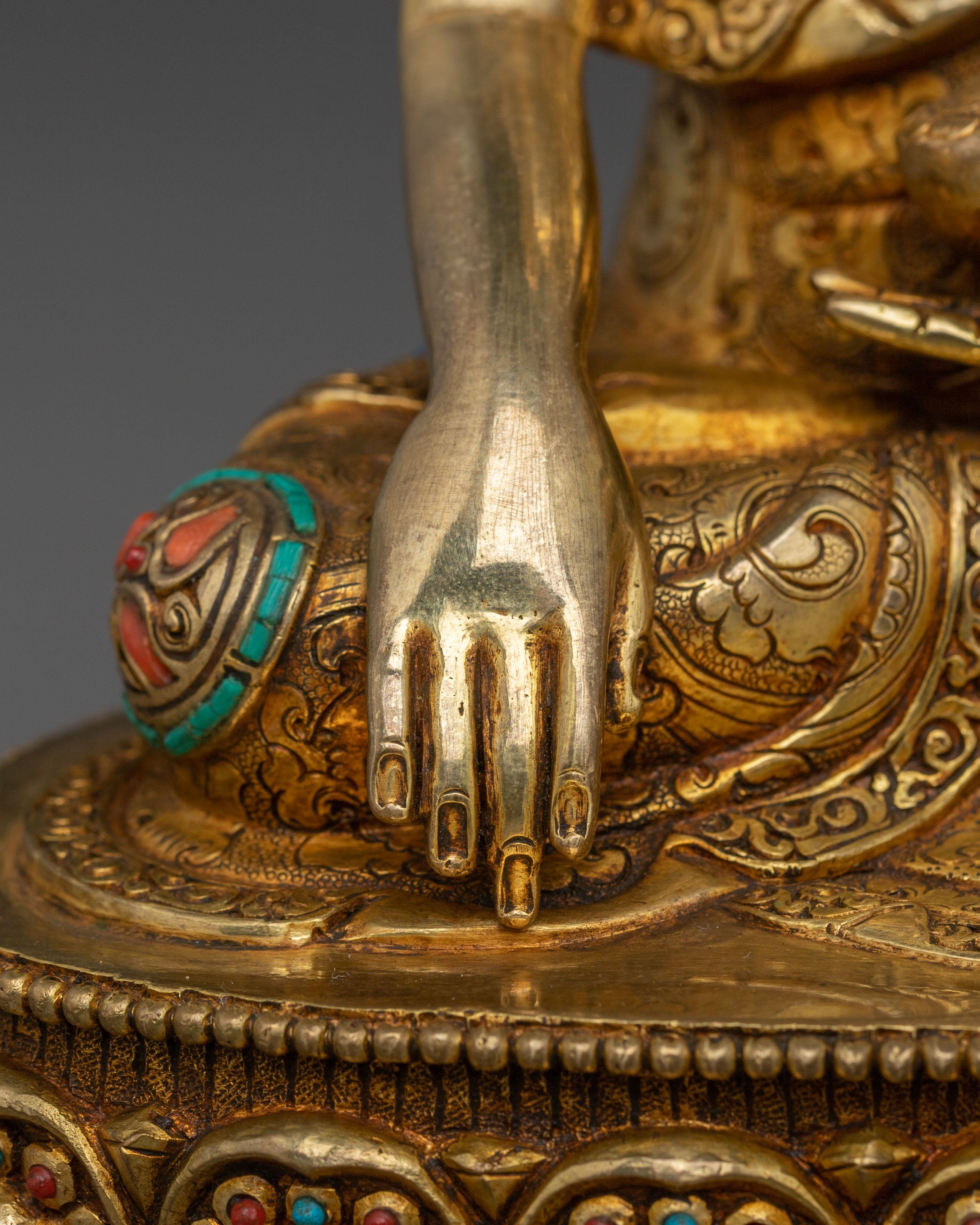 Handcrafted Shakyamuni Buddha Statue for Altar: Symbol of Enlightenment