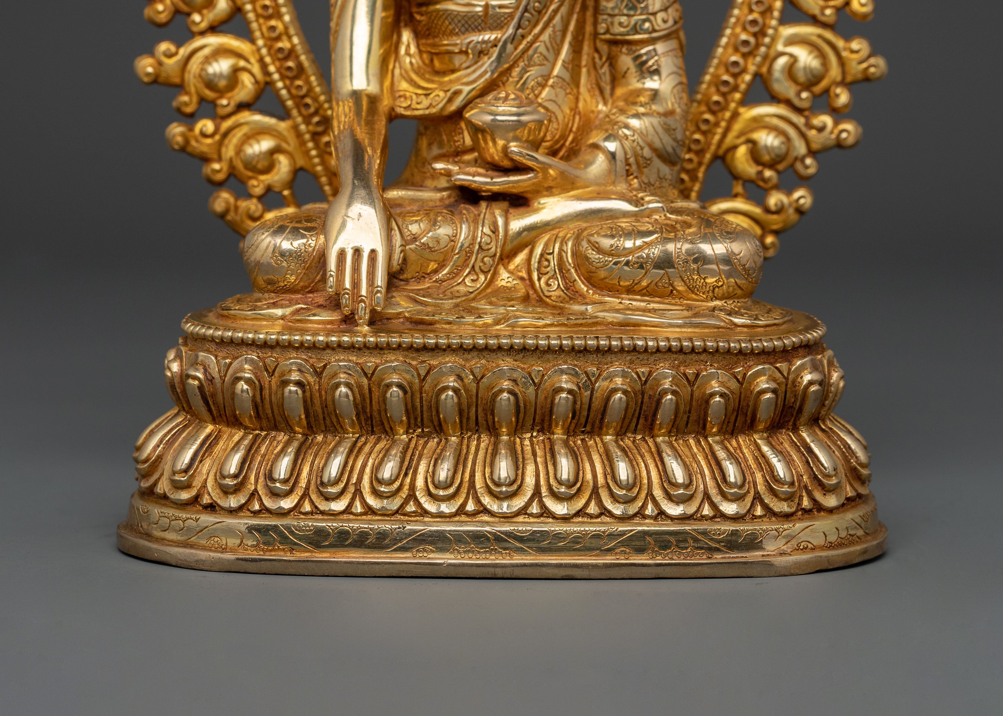 Shakyamuni Buddha Enlightenment Dharma Statue | 24K Gold Gilded