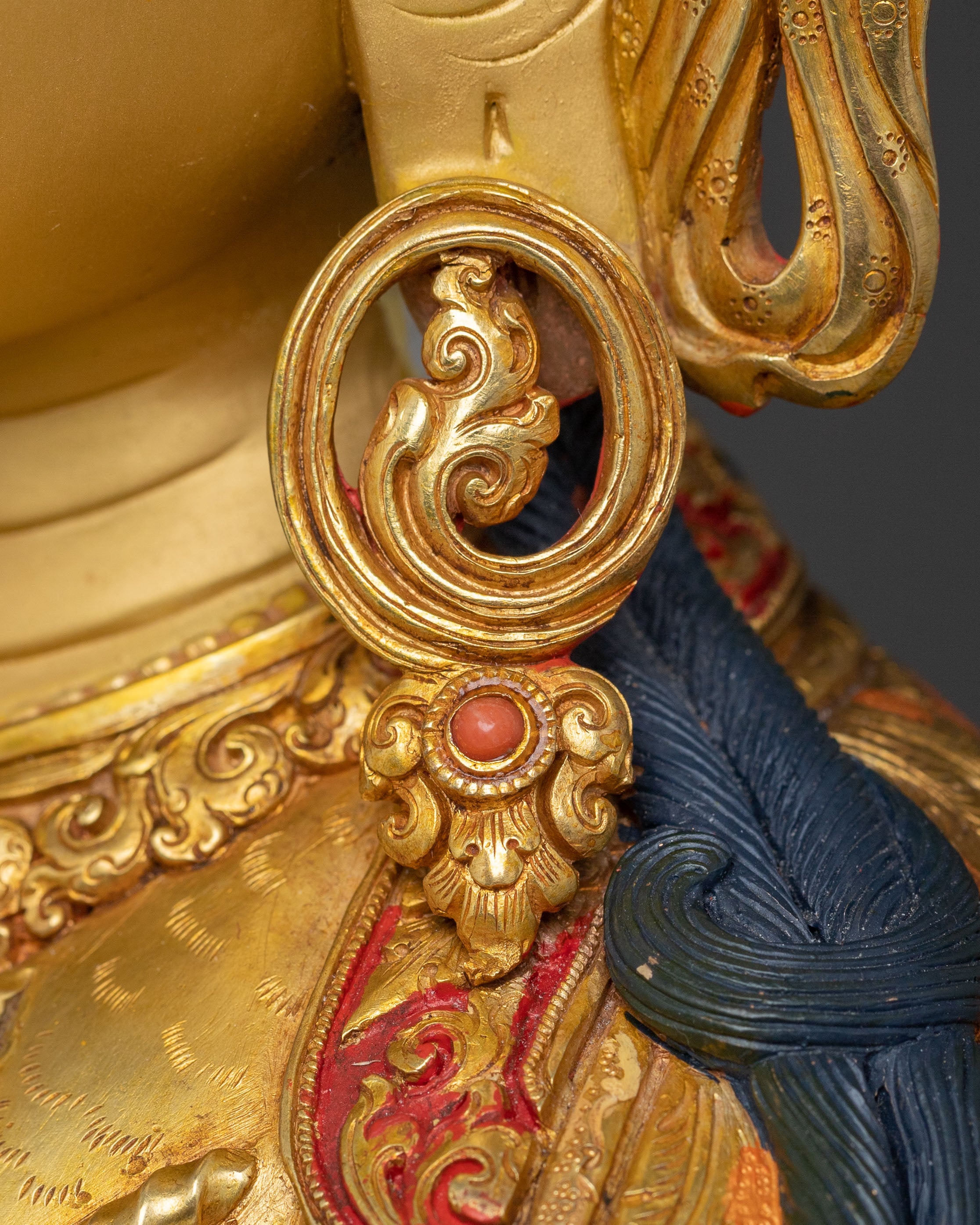 Chenrezig Golden Figurine | Buddhist Meditation Decor