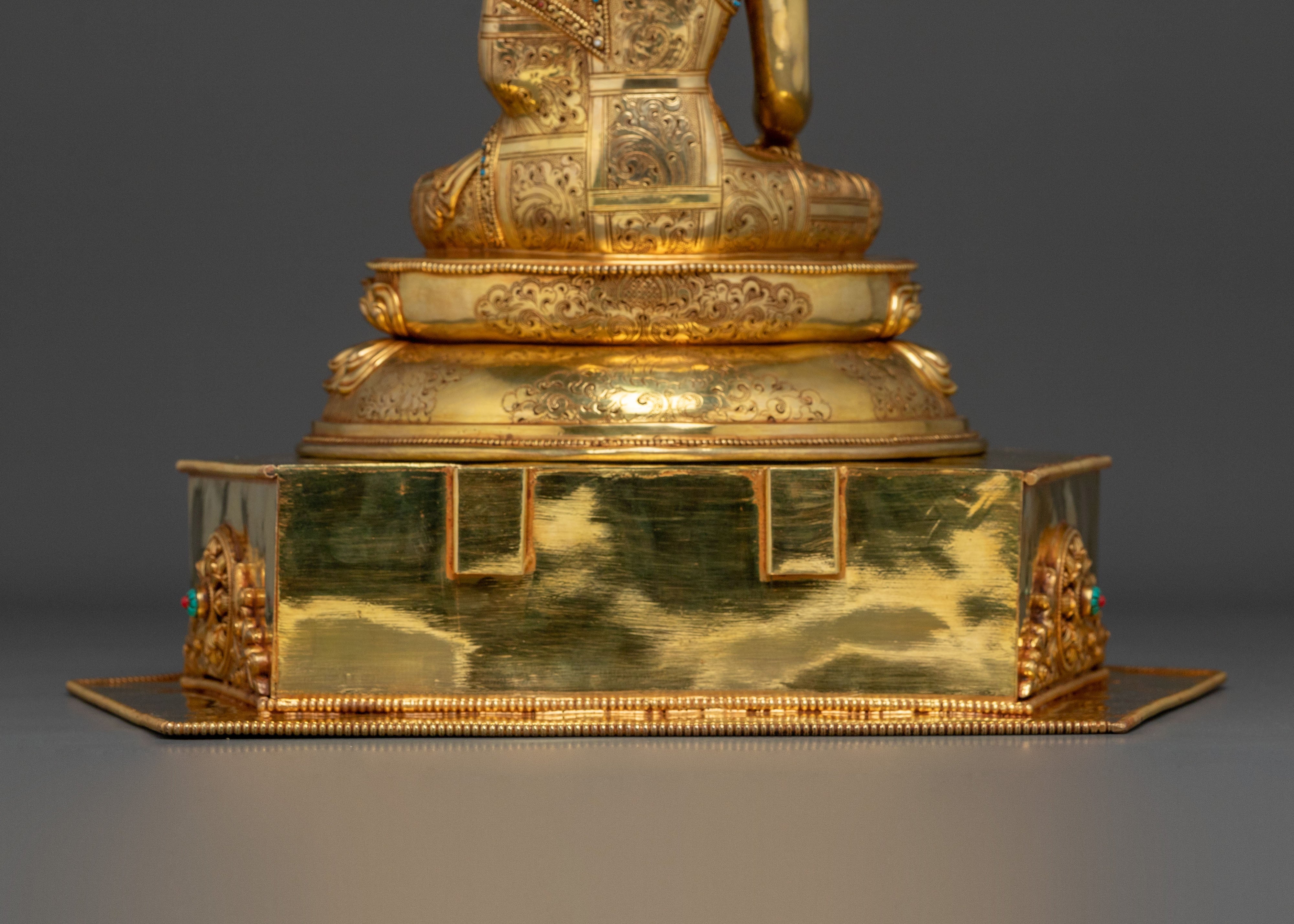 Shakyamuni Buddha Divine Sculpture on Throne