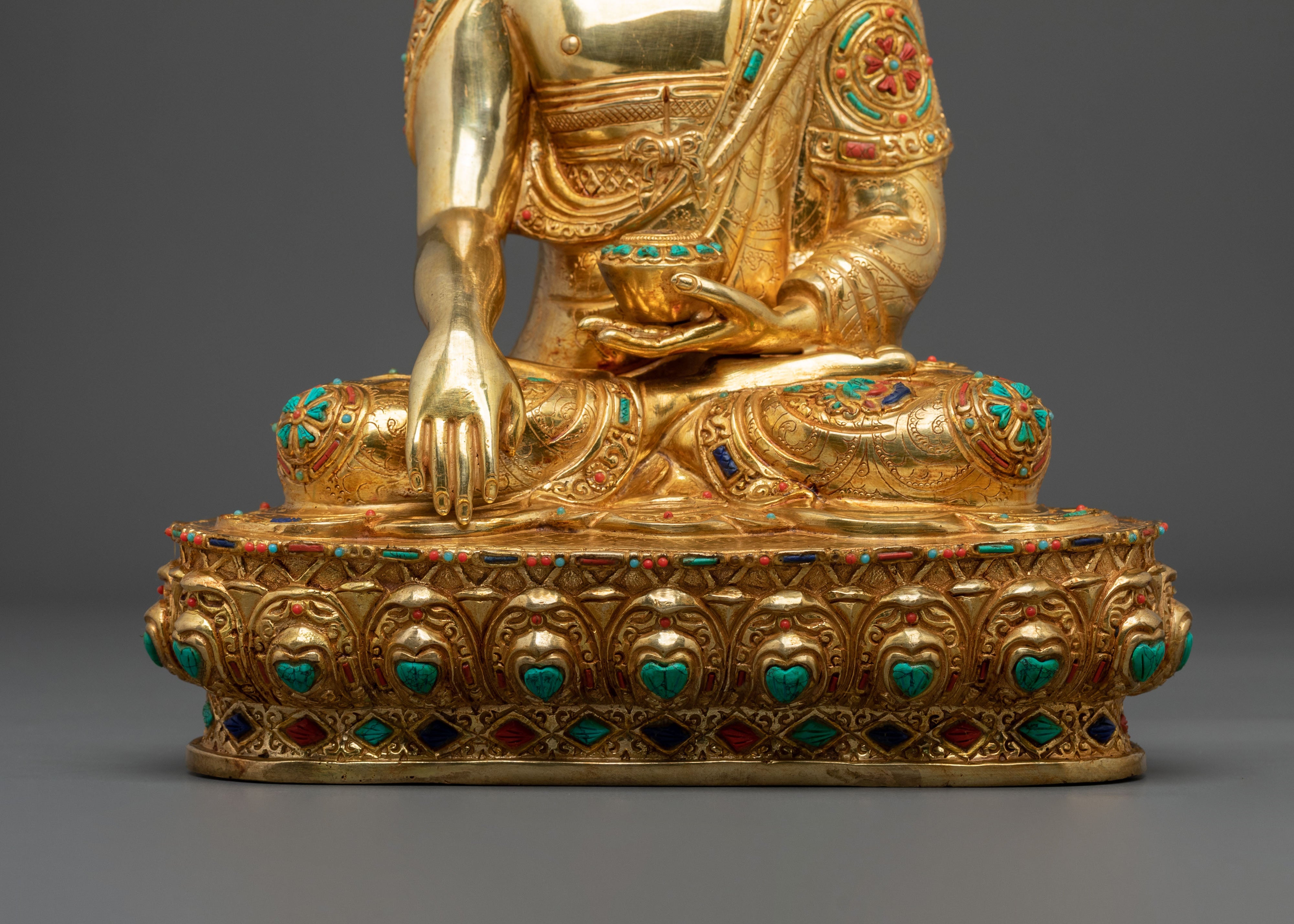 Shakyamuni Buddha Statue: Founder of Dharma