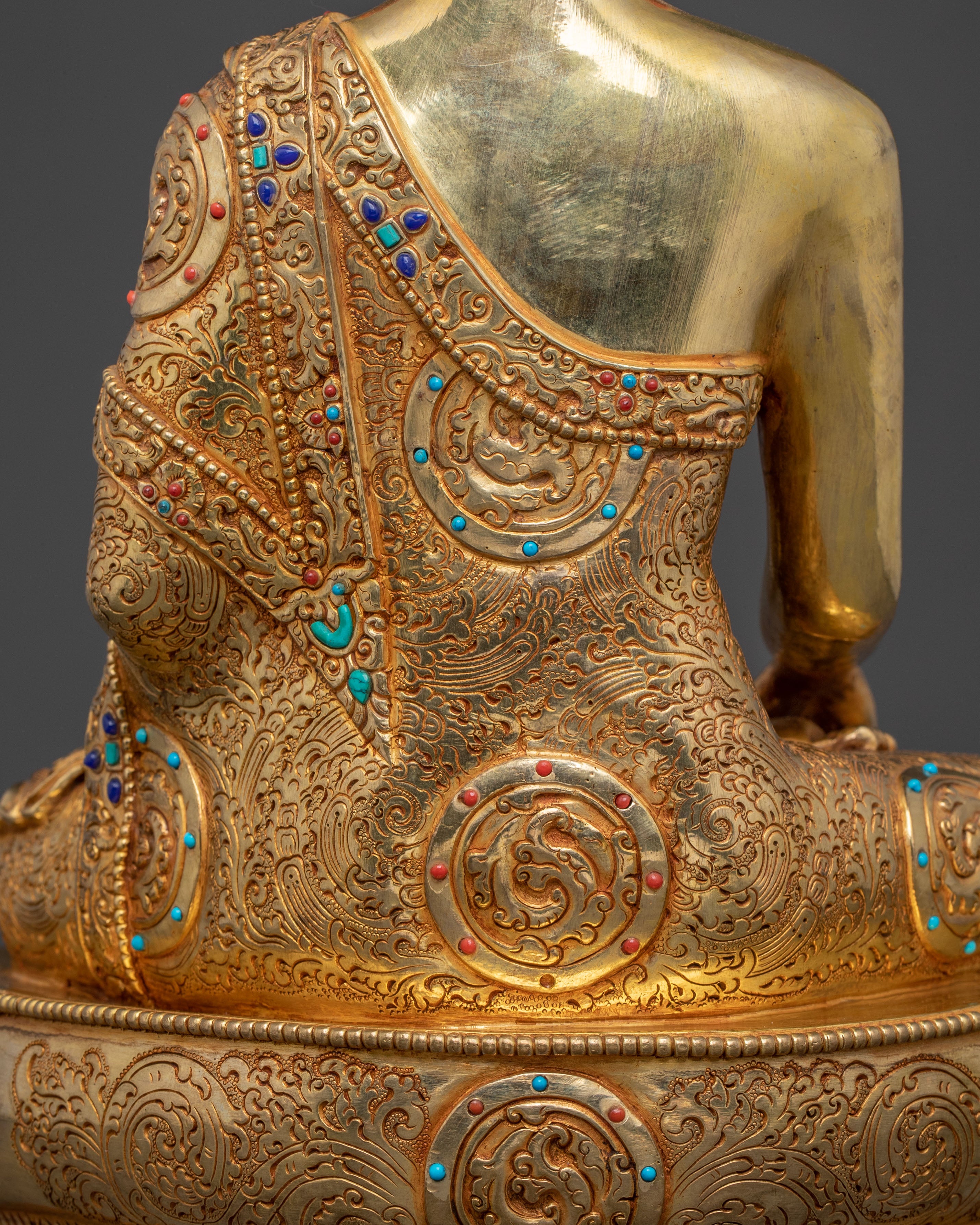 Shakyamuni Buddha Peace Statue: Gilded Serenity