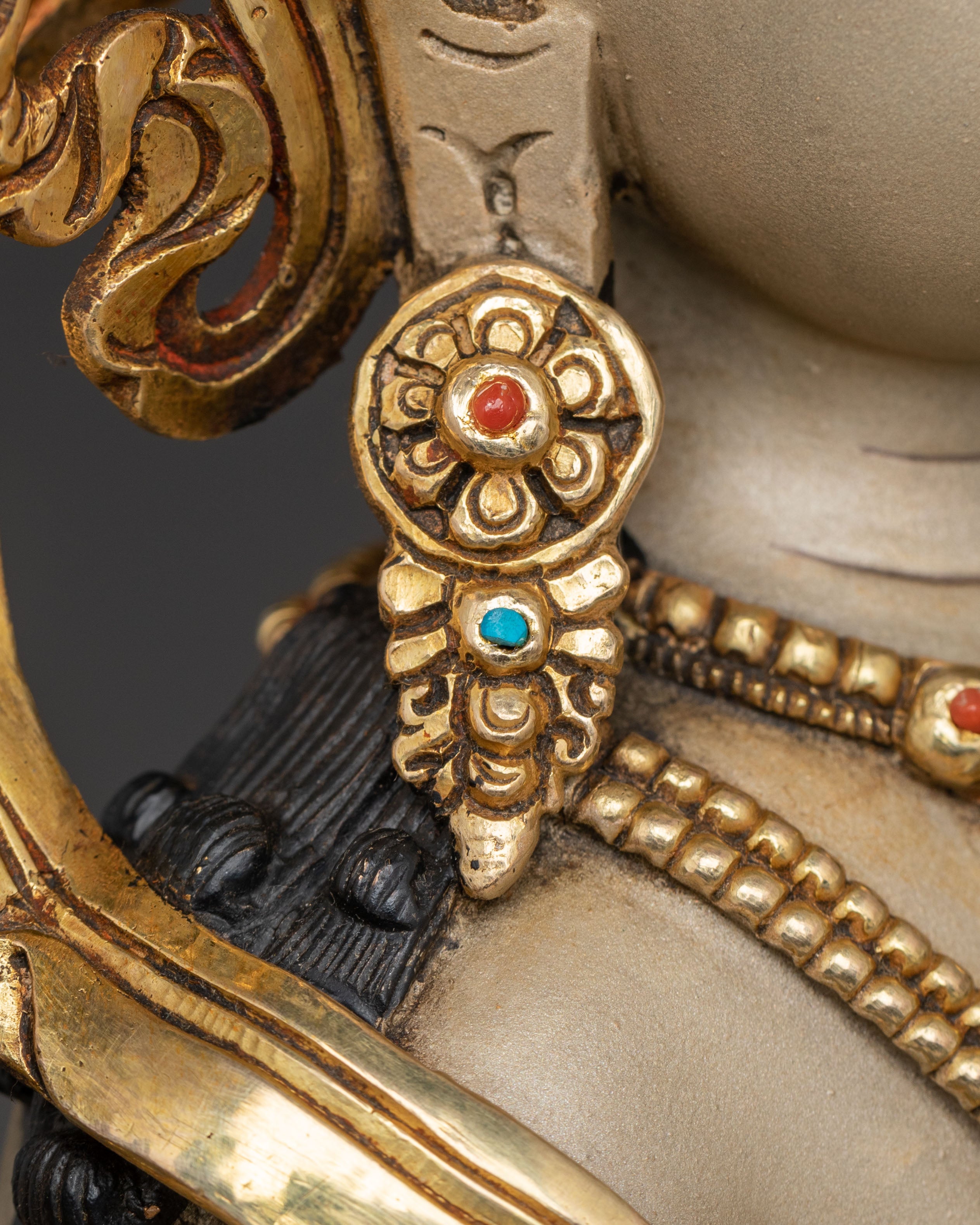 Chenrezig Sacred Compassion Statue: Gold-Plated Devotion