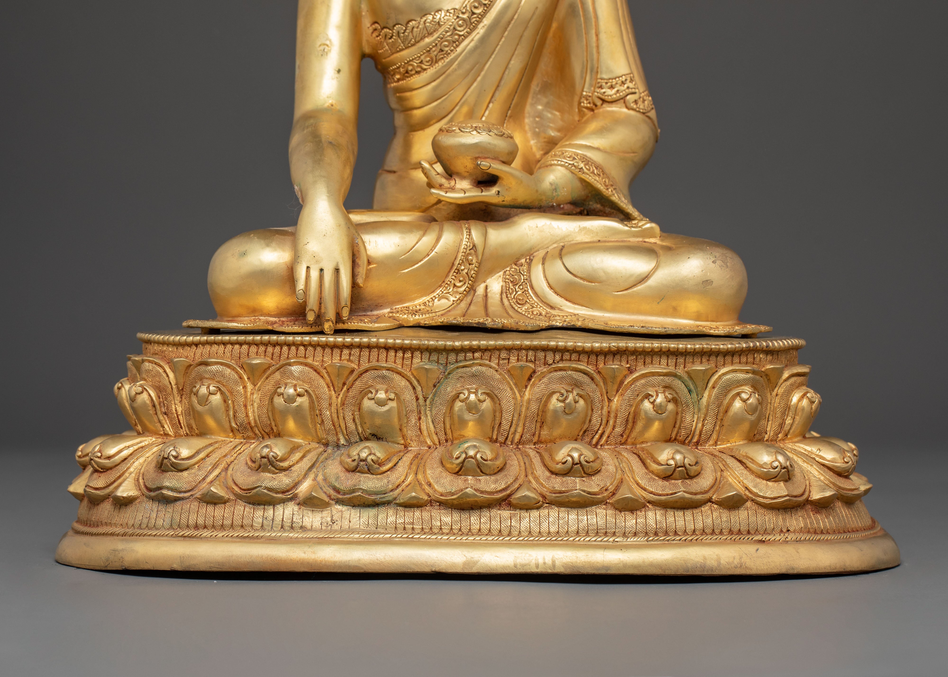 Handmade Gautama Buddha Statue: Symbol of Knowledge and Wisdom