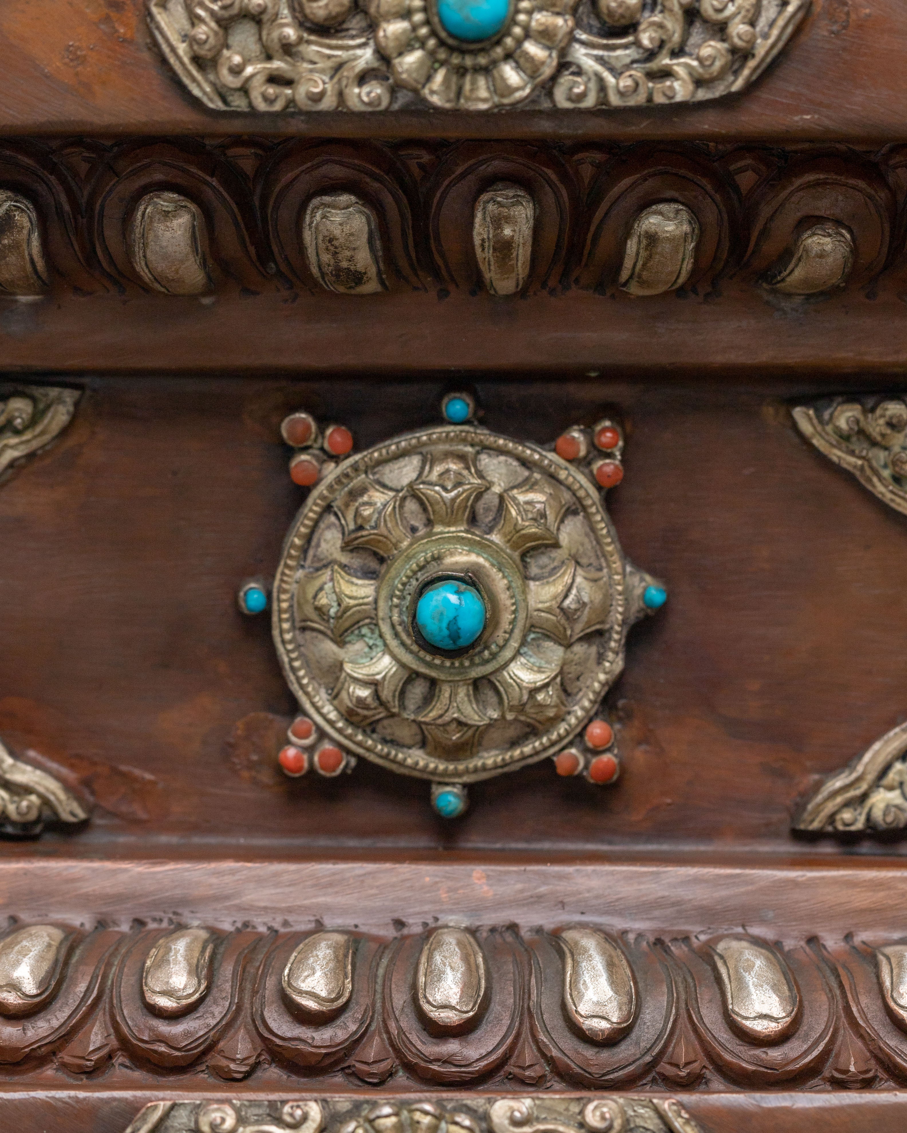 Chenrezig Statue on Throne | Spiritual Figure