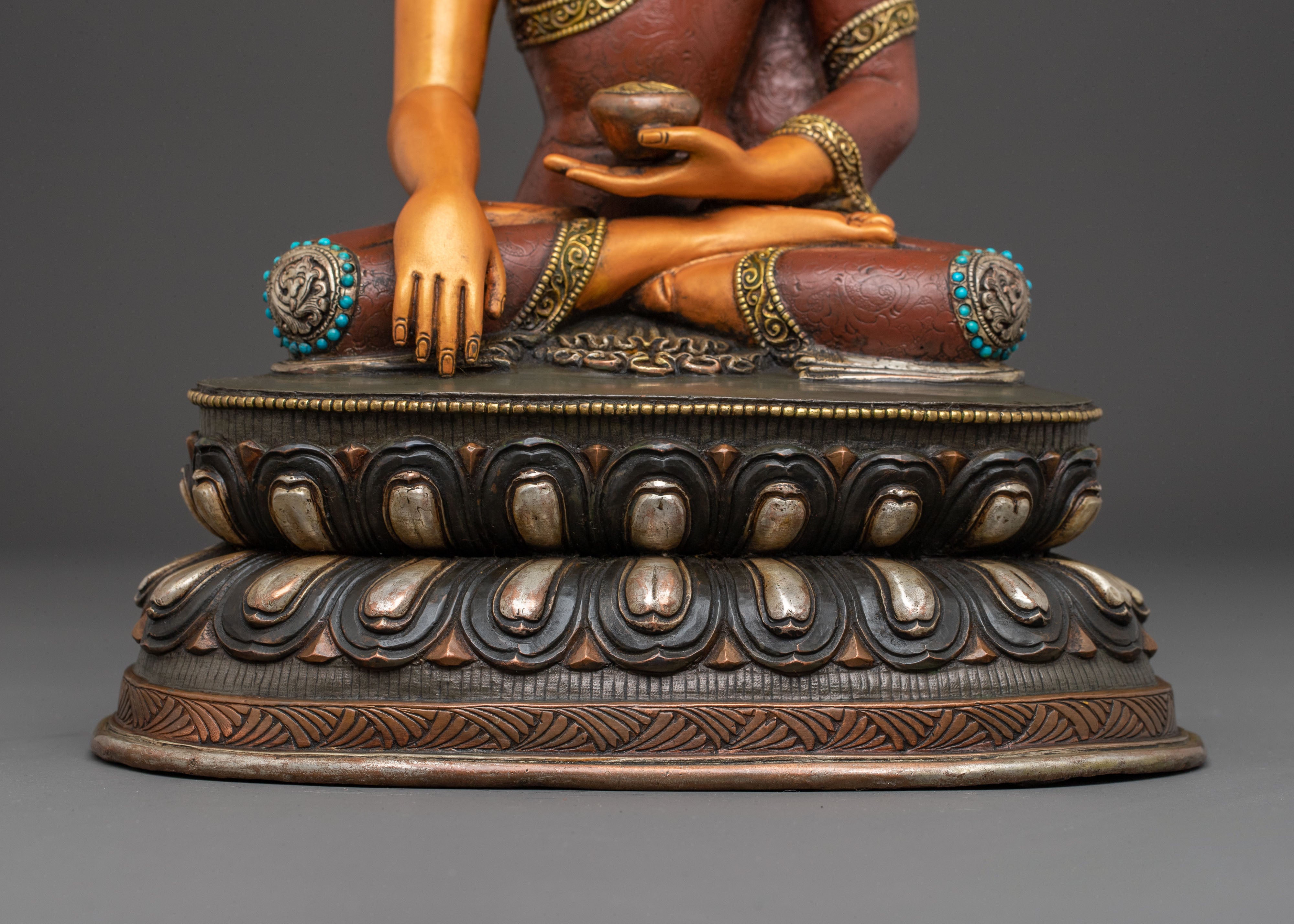 Shakyamuni Buddha Sculpture: Symbol of Wisdom