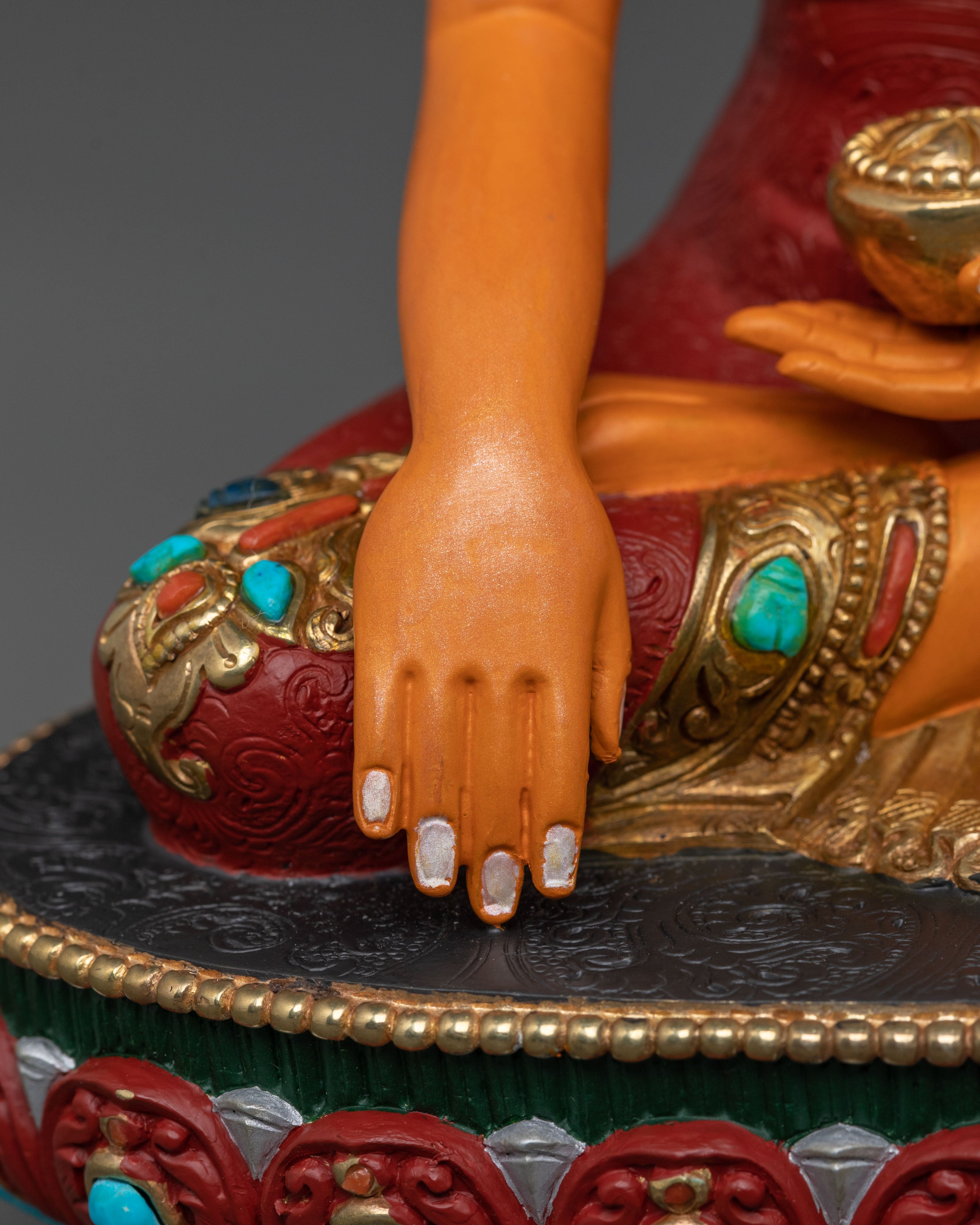 Shakyamuni Buddha Traditional Statue: Meditative Grace