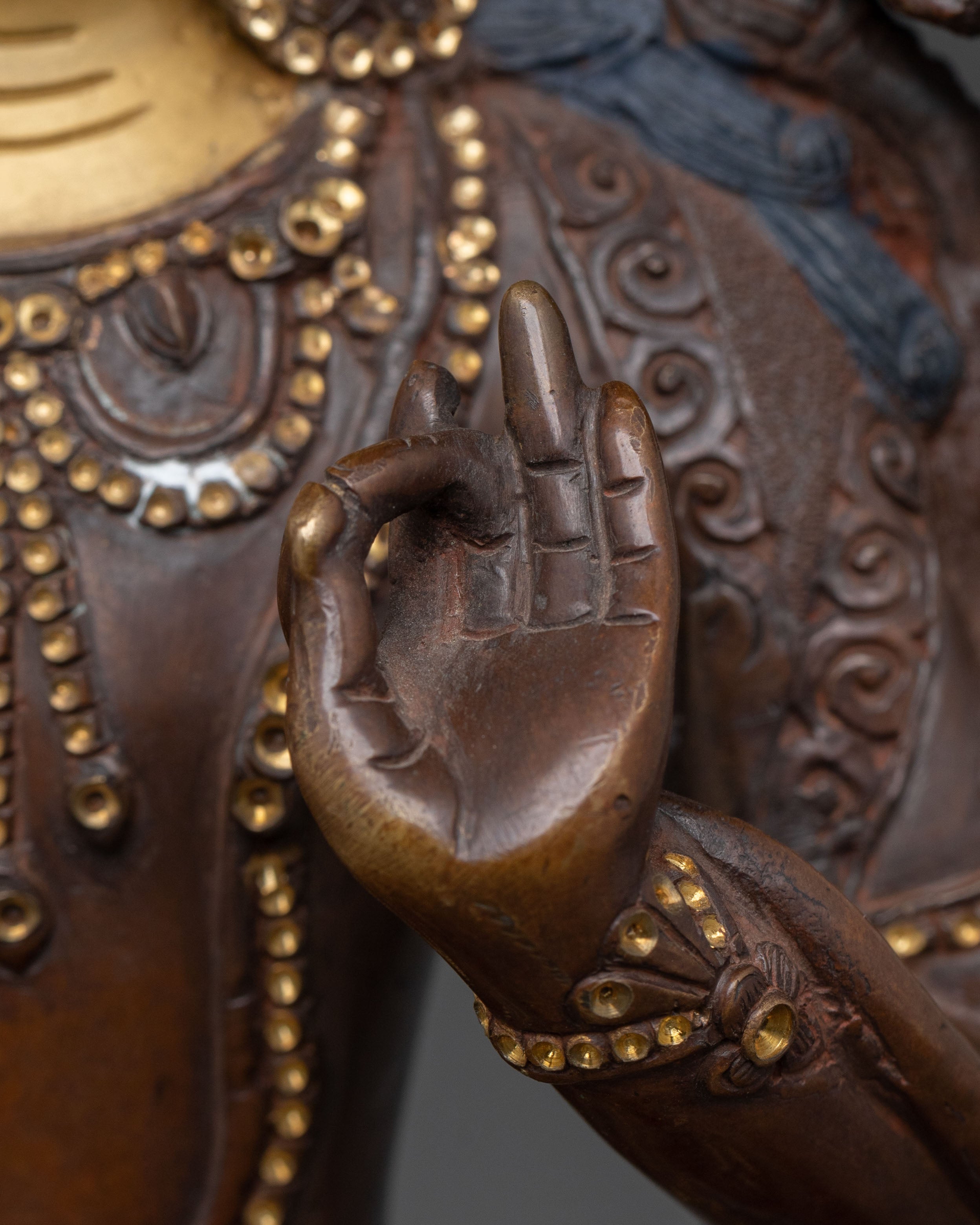 Wisdom Statue: Symbol of Knowledge & Enlightenment