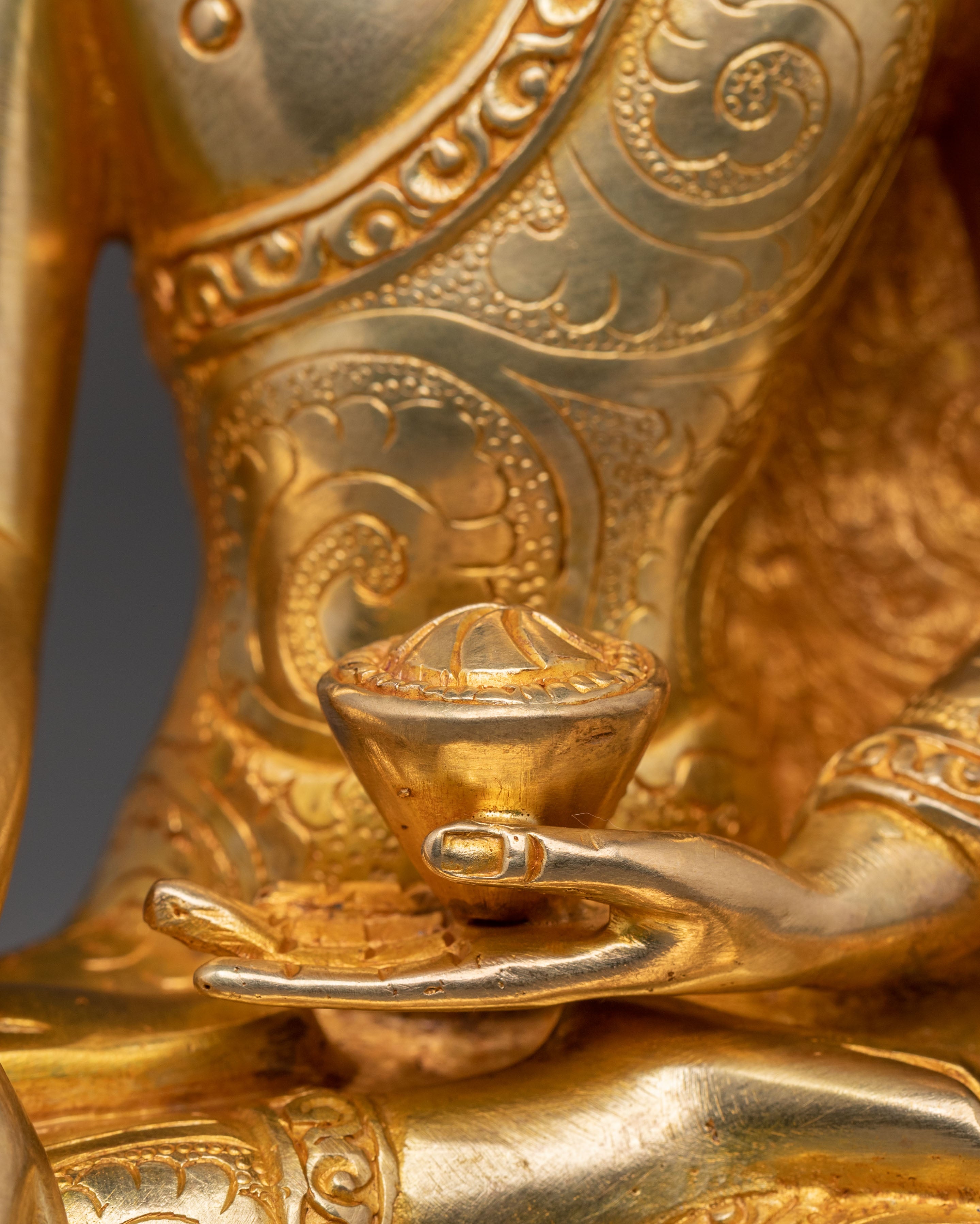 Shakyamuni Buddha Statue Boundless Compassion – 24K Gold Gilded