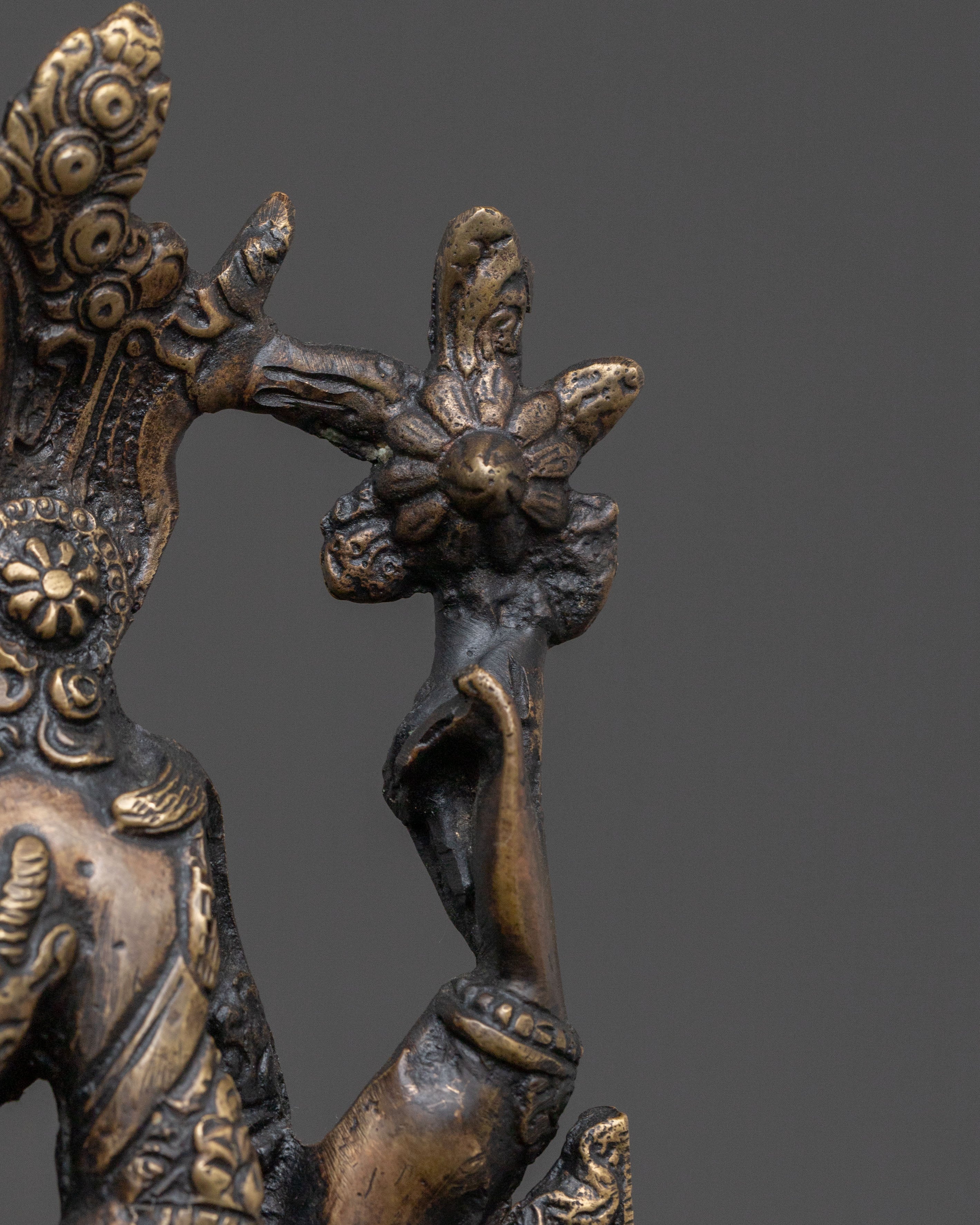 Chenrezig Statue on Throne | Spiritual Figure