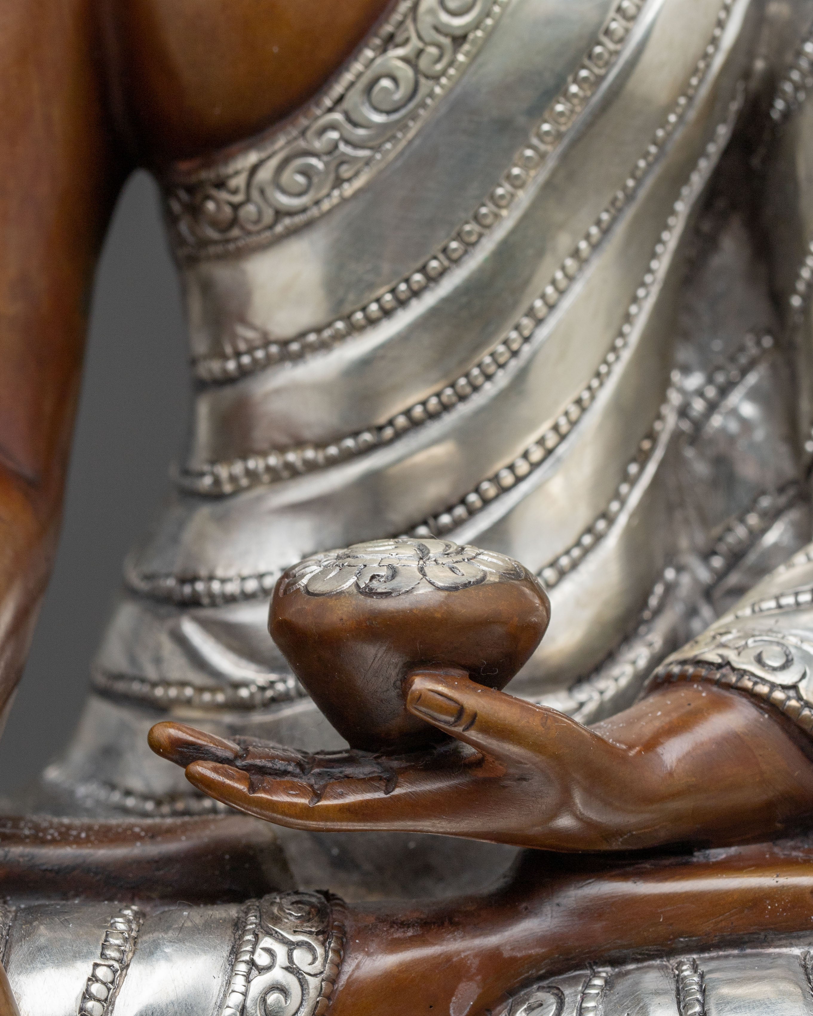 Buddha Shakyamuni Divine Copper Statue – Hand-Gilded Serenity