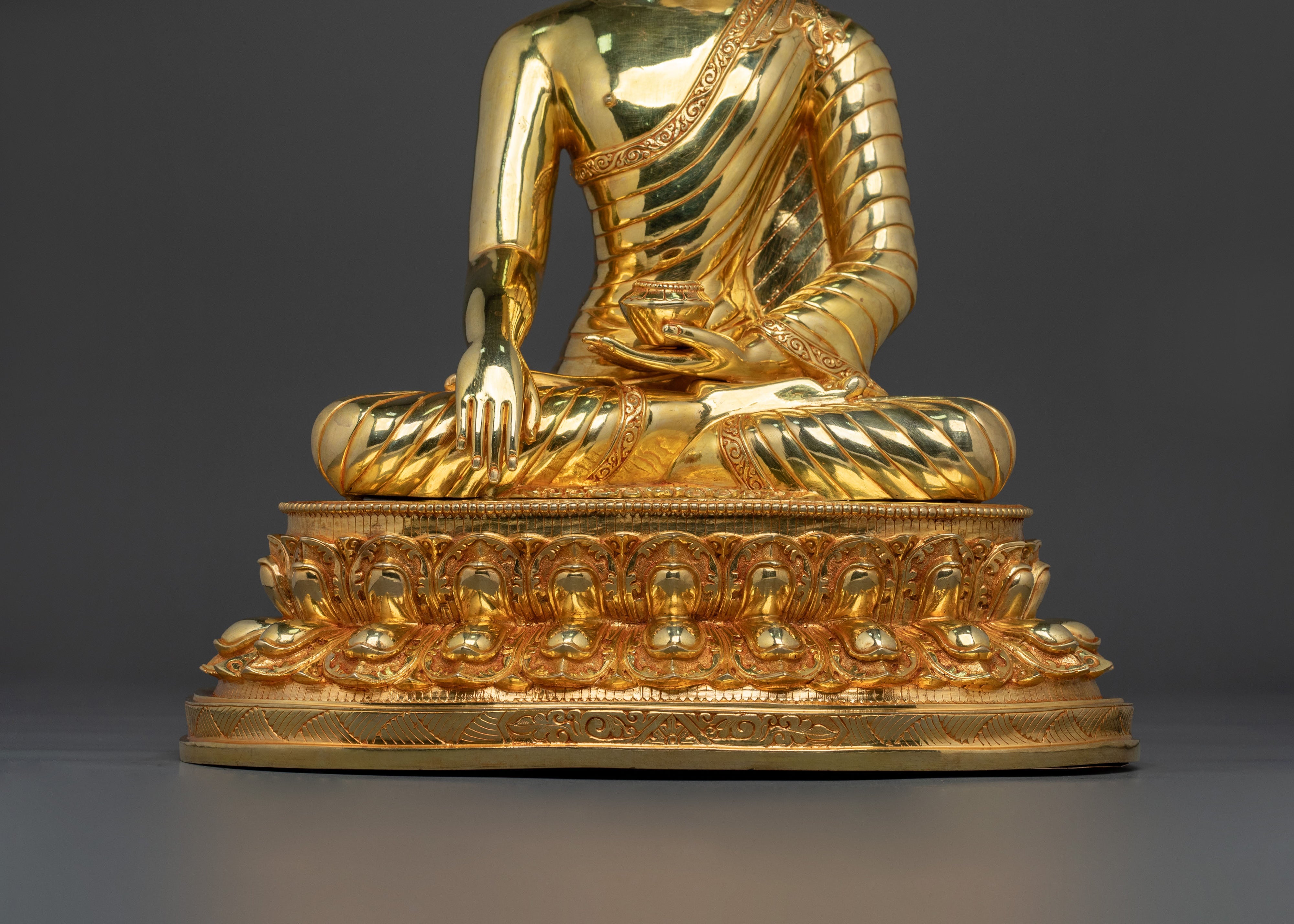 historical founder of buddhism shakyamuni buddha statue