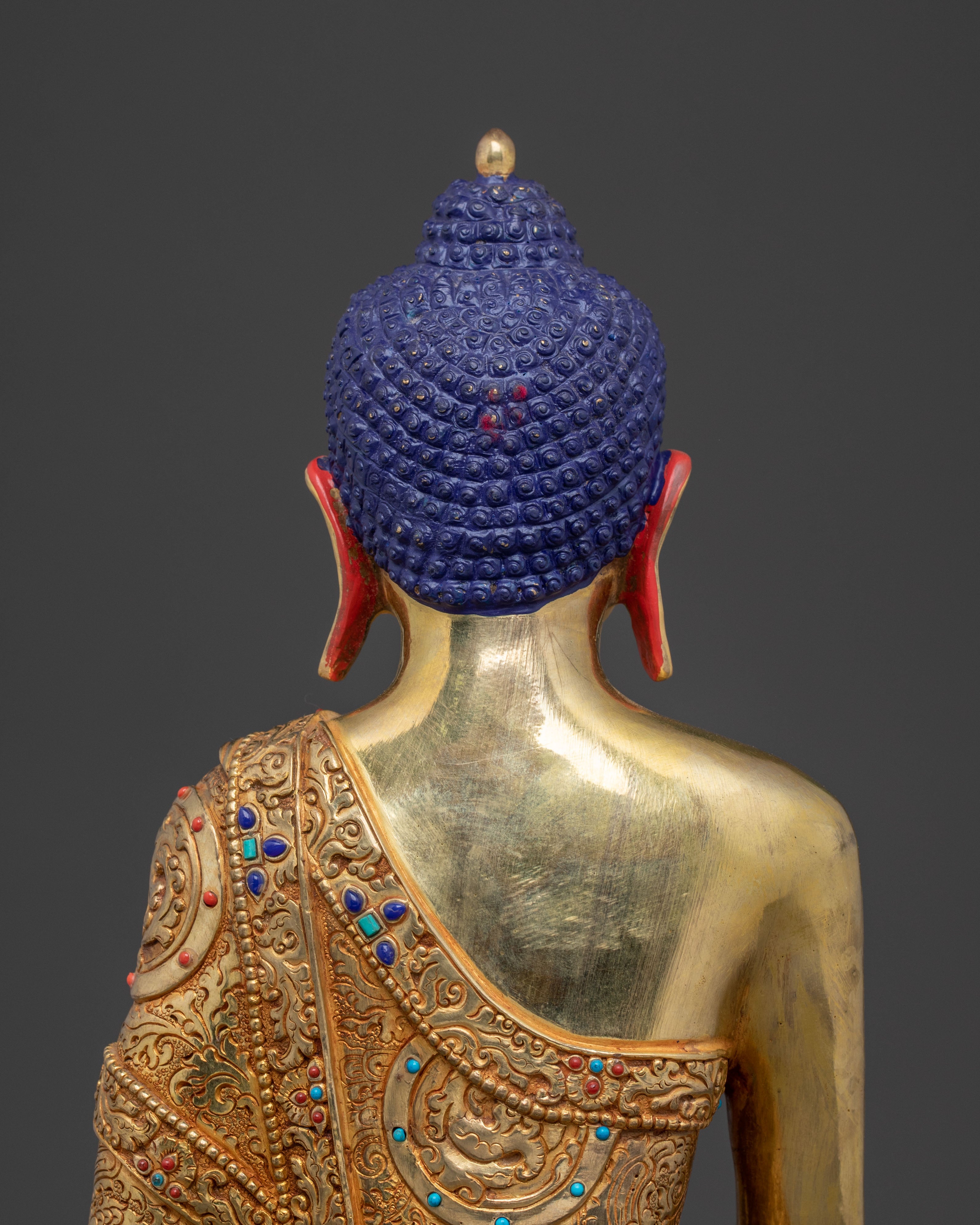 Shakyamuni Buddha Peace Statue: Gilded Serenity