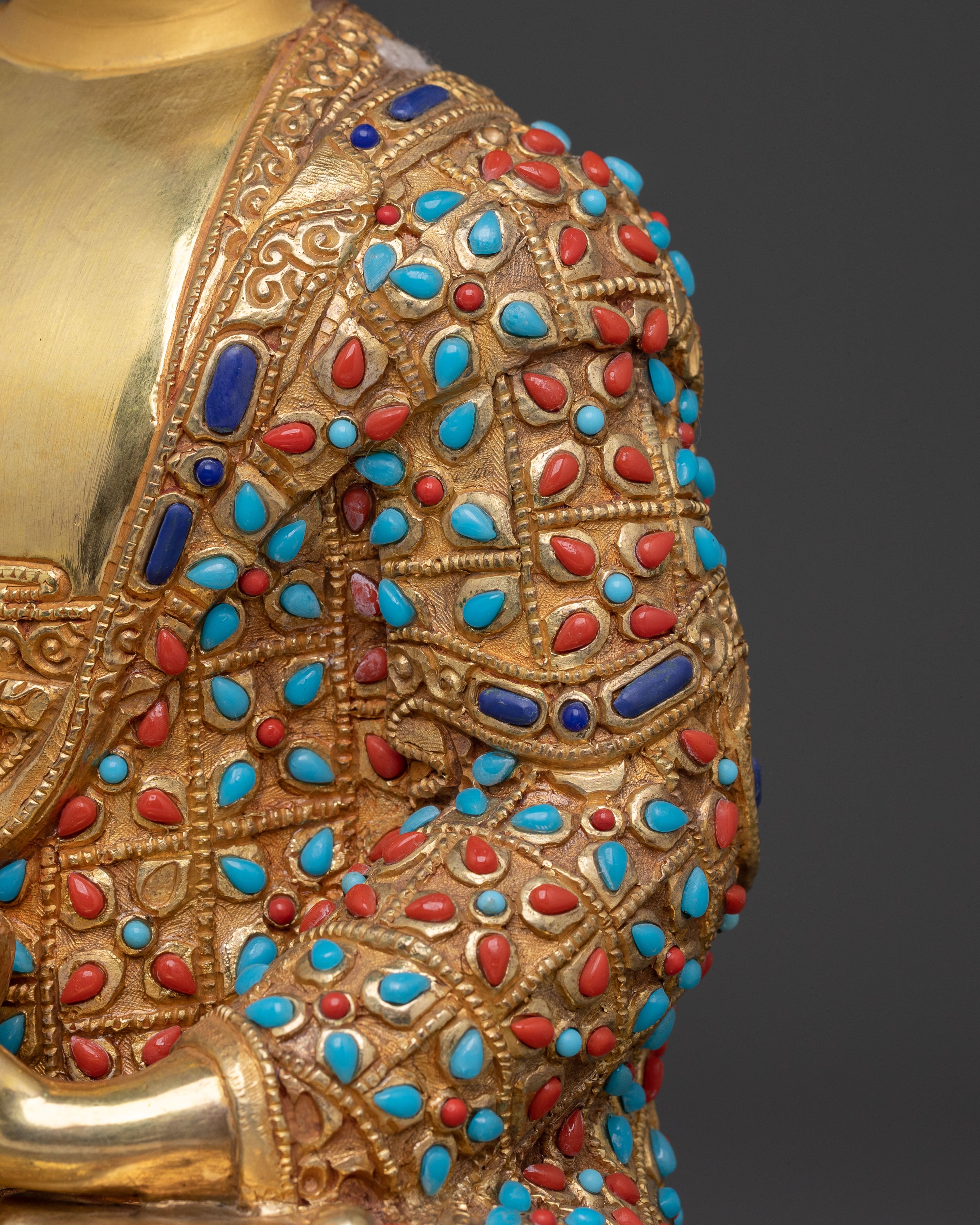 Shakyamuni Buddha Sacred Statue: Buddhist Decor