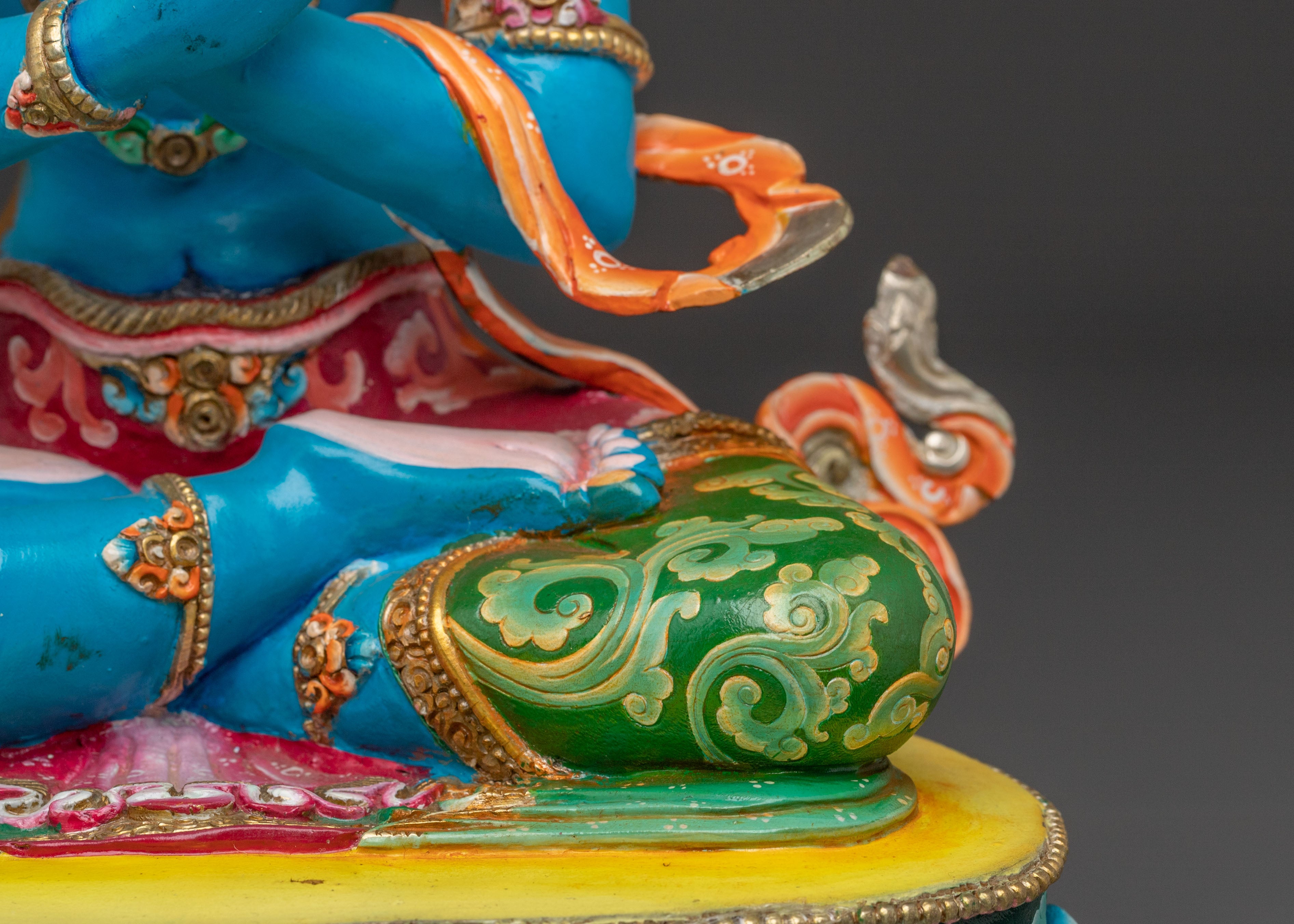 Vajradhara Spiritual Statue: Hand-Gilded Reverence