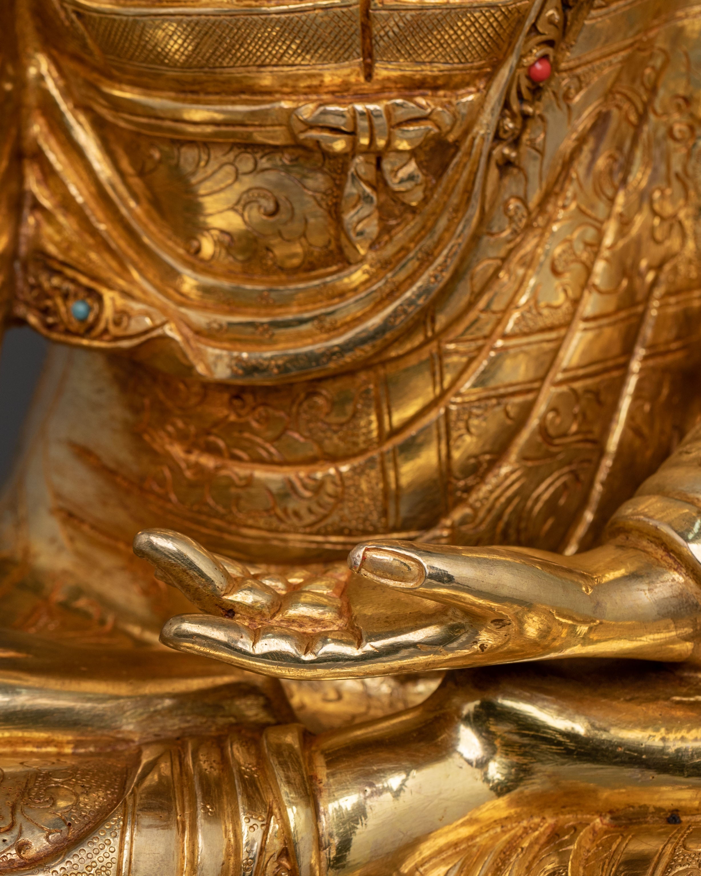 Crown Shakyamuni Buddha Magnificient Statue in Gilded Gold