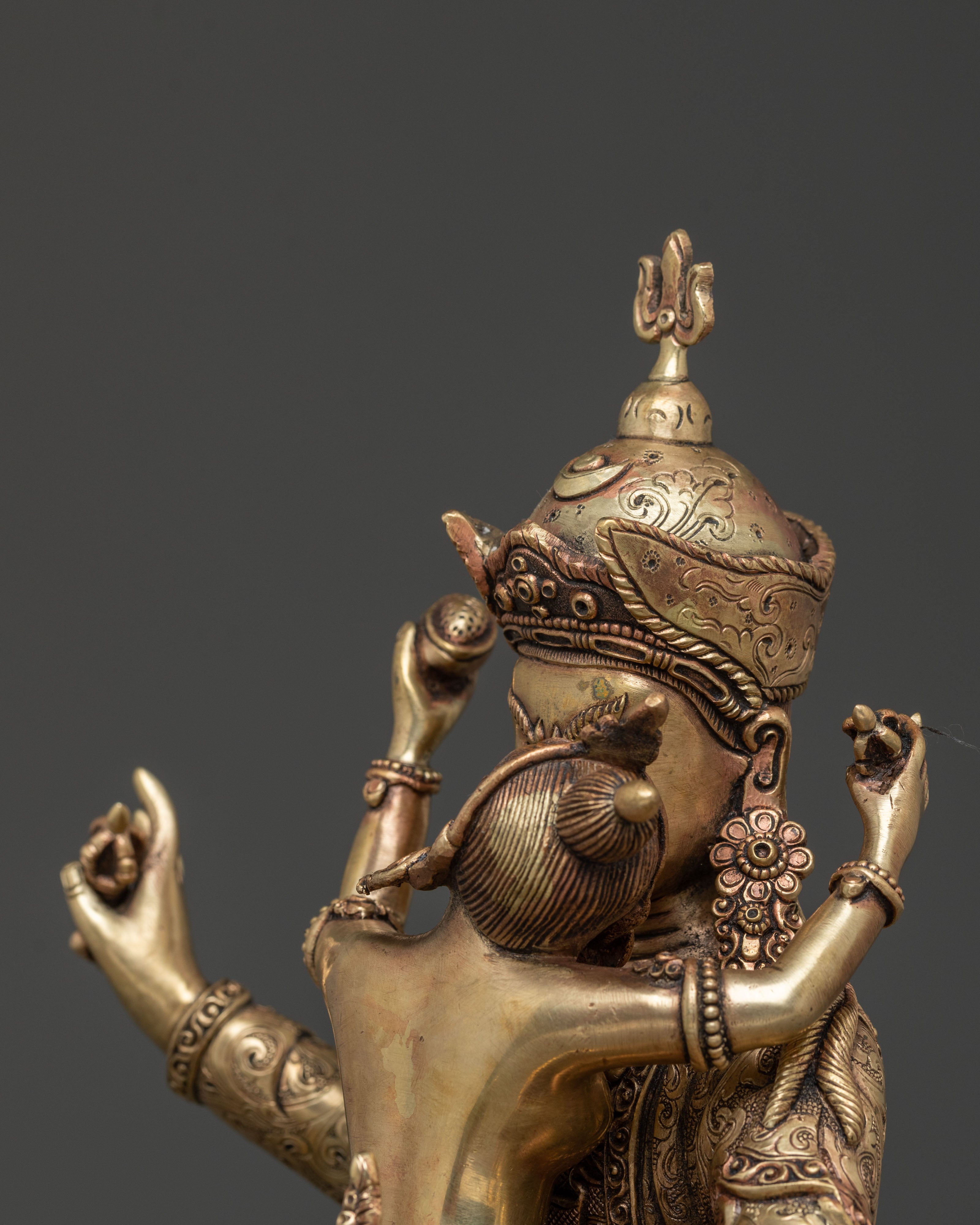 Handcrafted Padmasambhava Statue: Spiritual Teaching