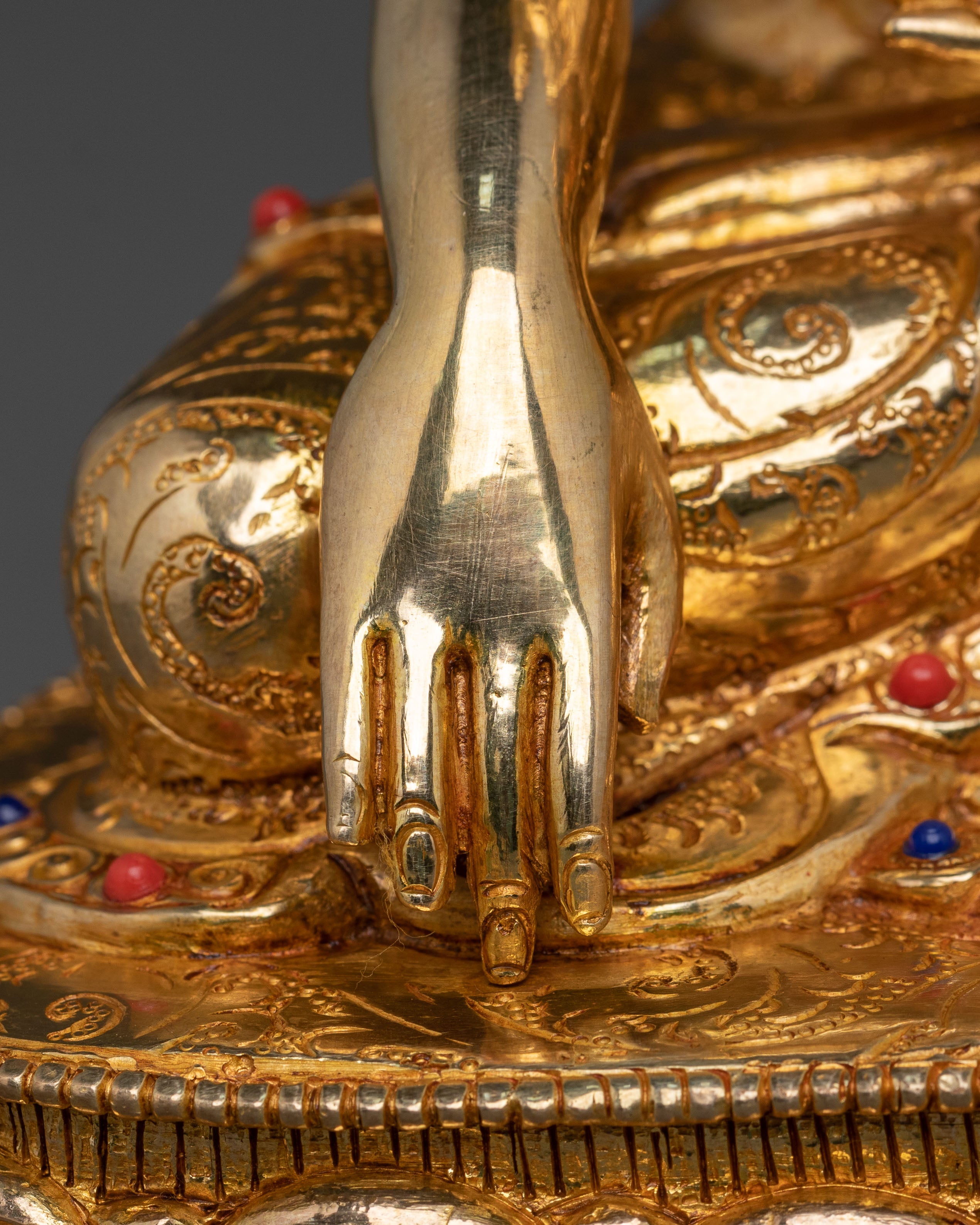 Shakyamuni Buddha Spiritual Statue: Enlightened Serenity