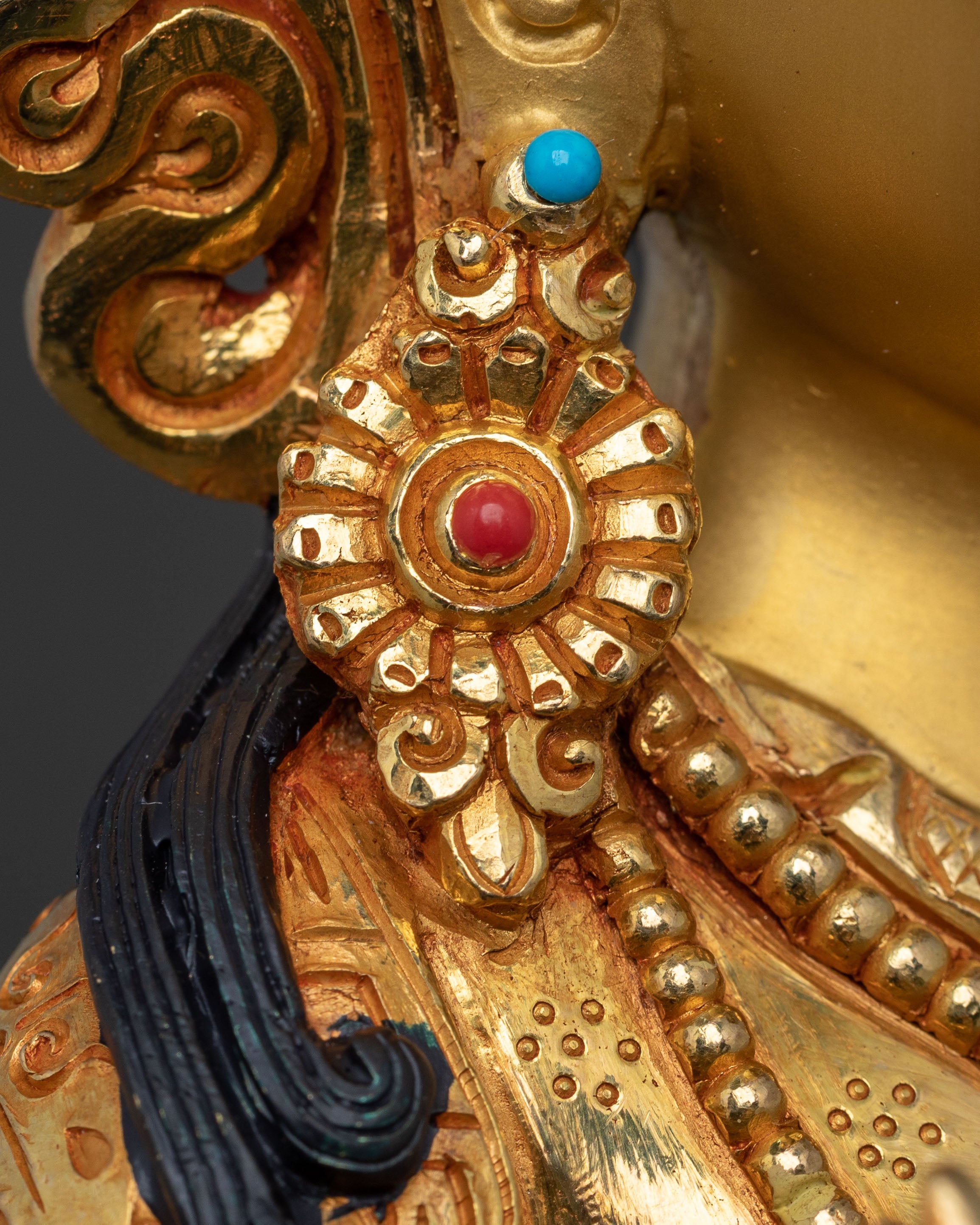 Mandarva: 24K Gold Gilded Traditional Statue