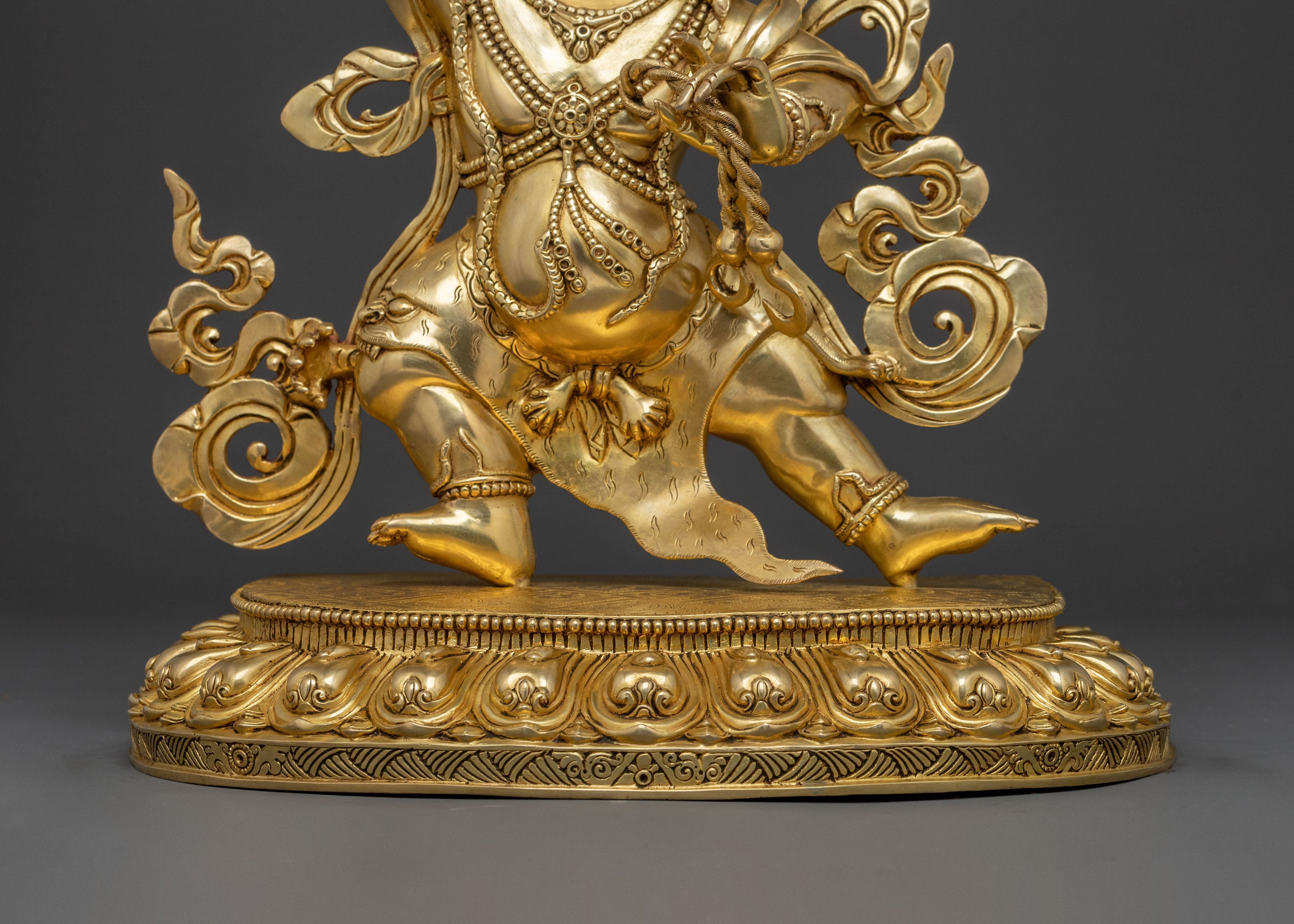 Guardian Vajrapani Statue: Spiritual Protection