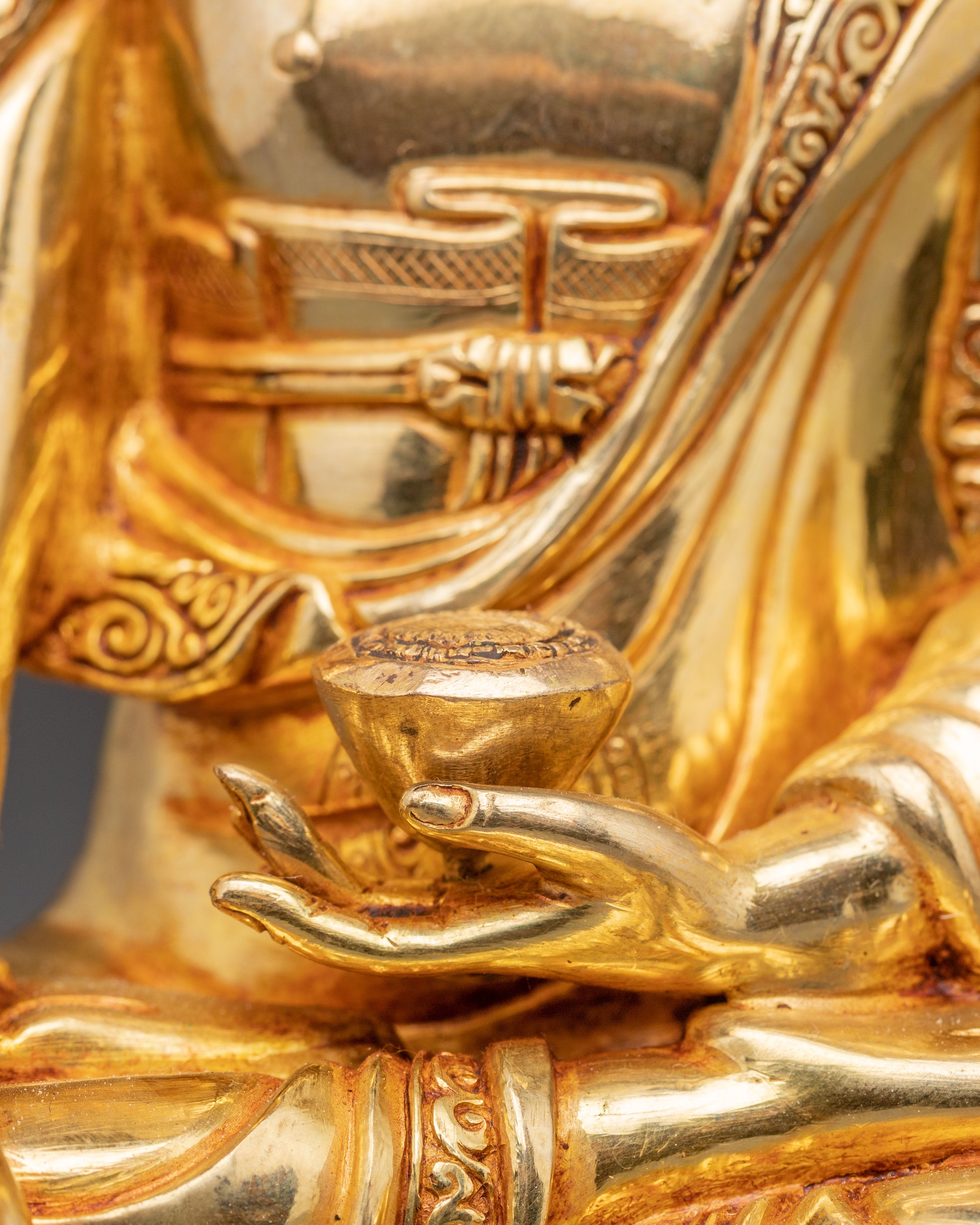 Shakyamuni Buddha Golden Statue: Founder of Buddhism