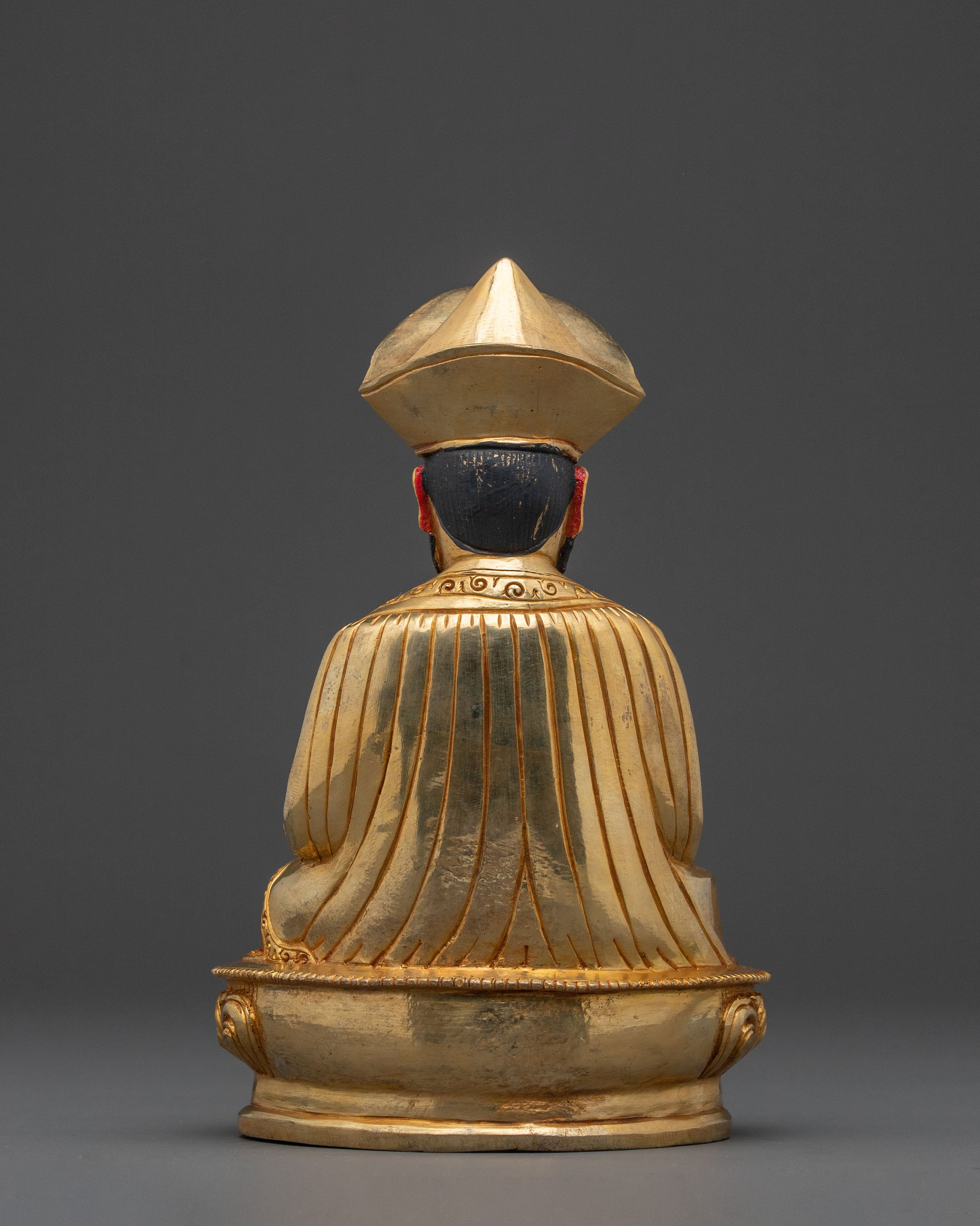 Divine Guru Shapdum Statue – Hand-Gilded Copper Artistry